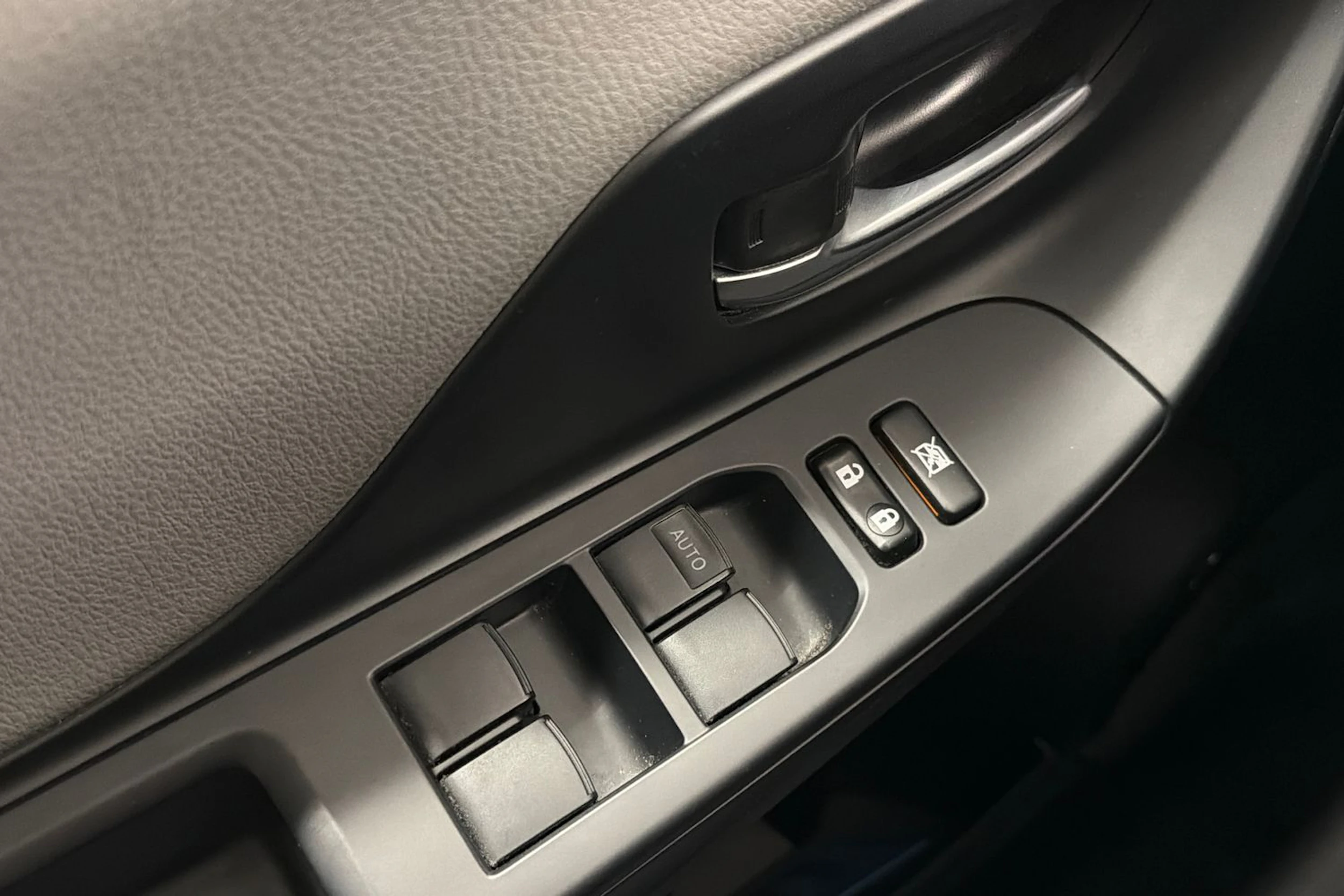 punainen Toyota Yaris 2018 kuva 14.