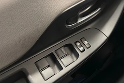punainen Toyota Yaris 2018 kuva 14.