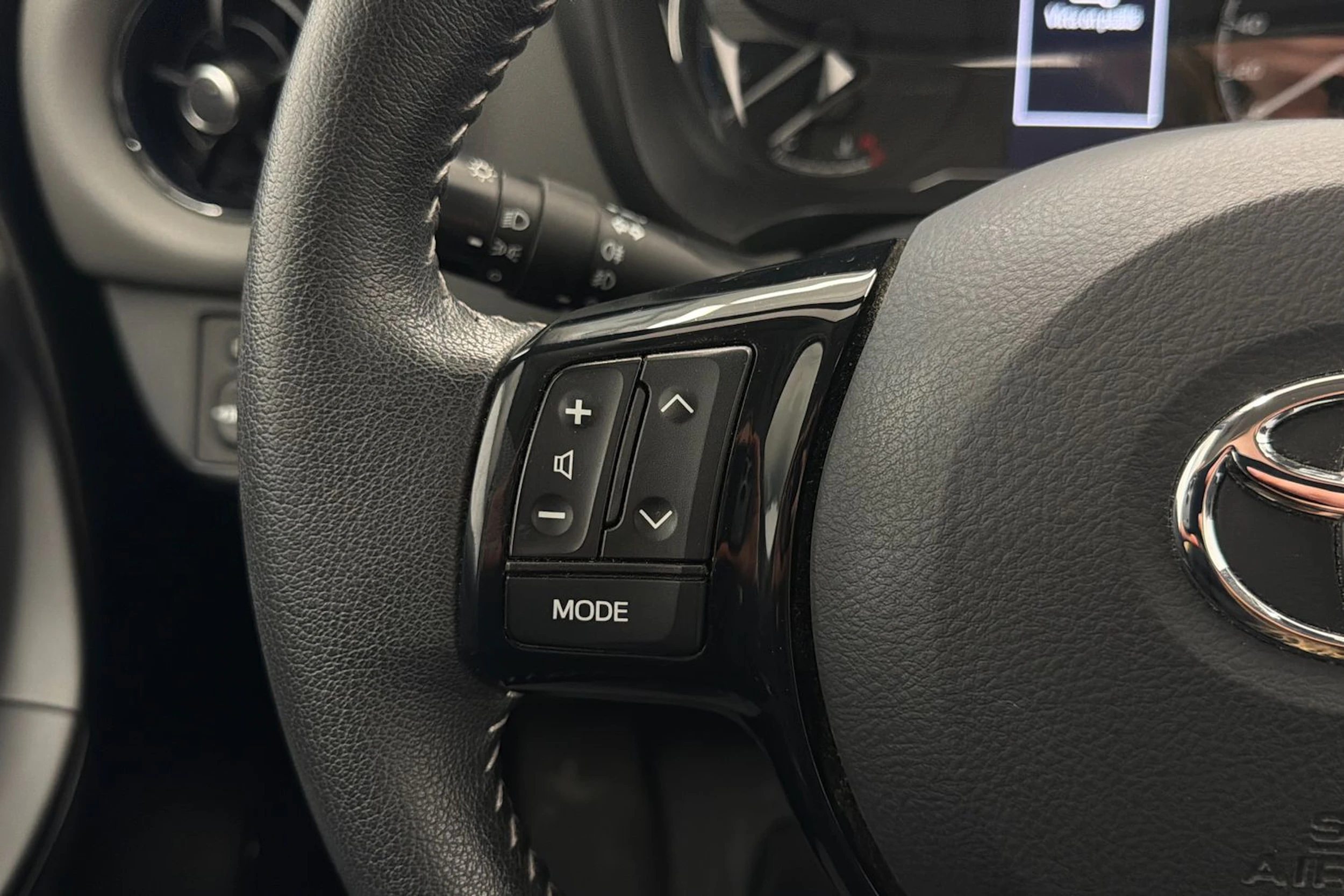 punainen Toyota Yaris 2018 kuva 17.