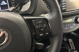 punainen Toyota Yaris 2018 kuva 18.