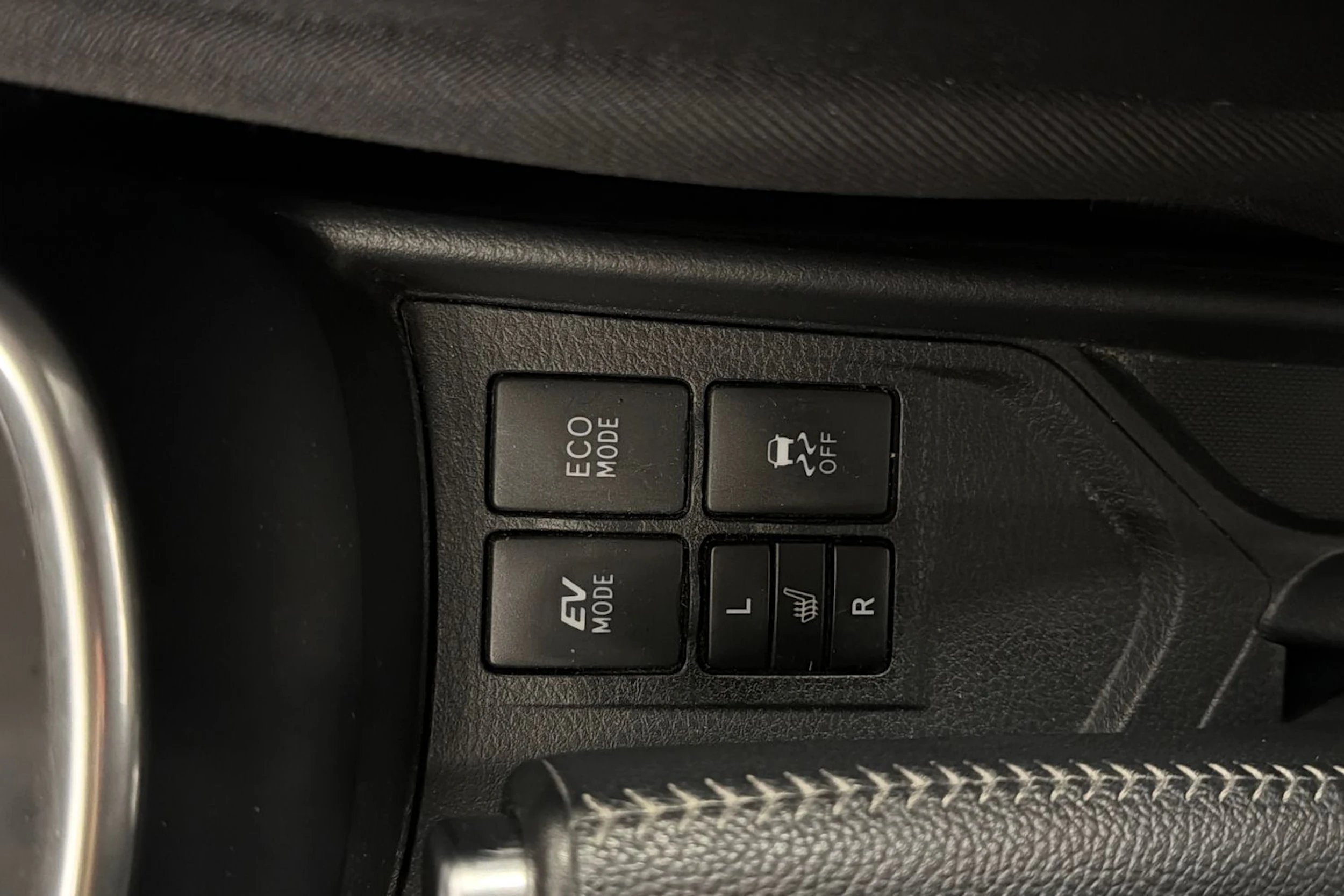 punainen Toyota Yaris 2018 kuva 21.