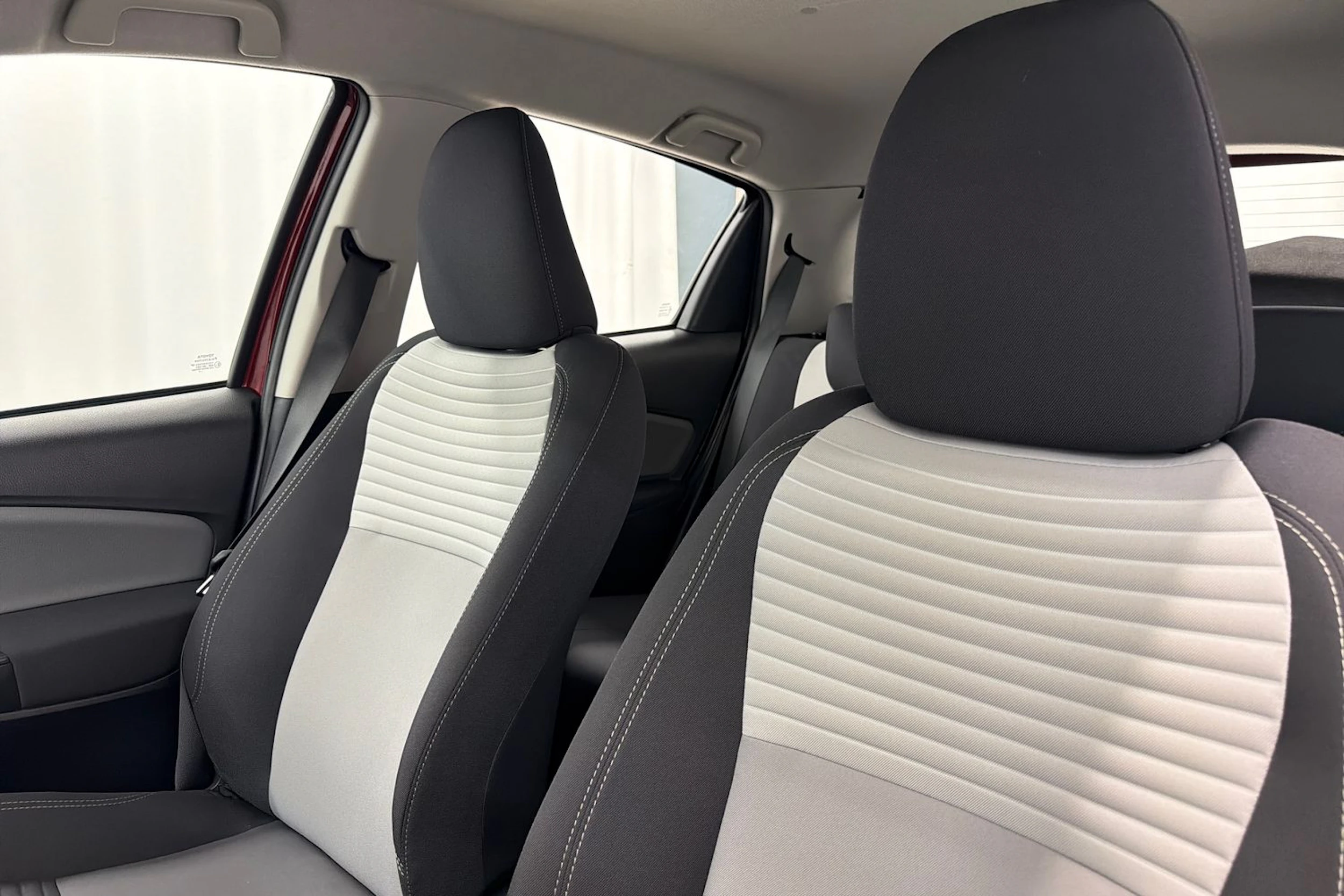 punainen Toyota Yaris 2018 kuva 27.