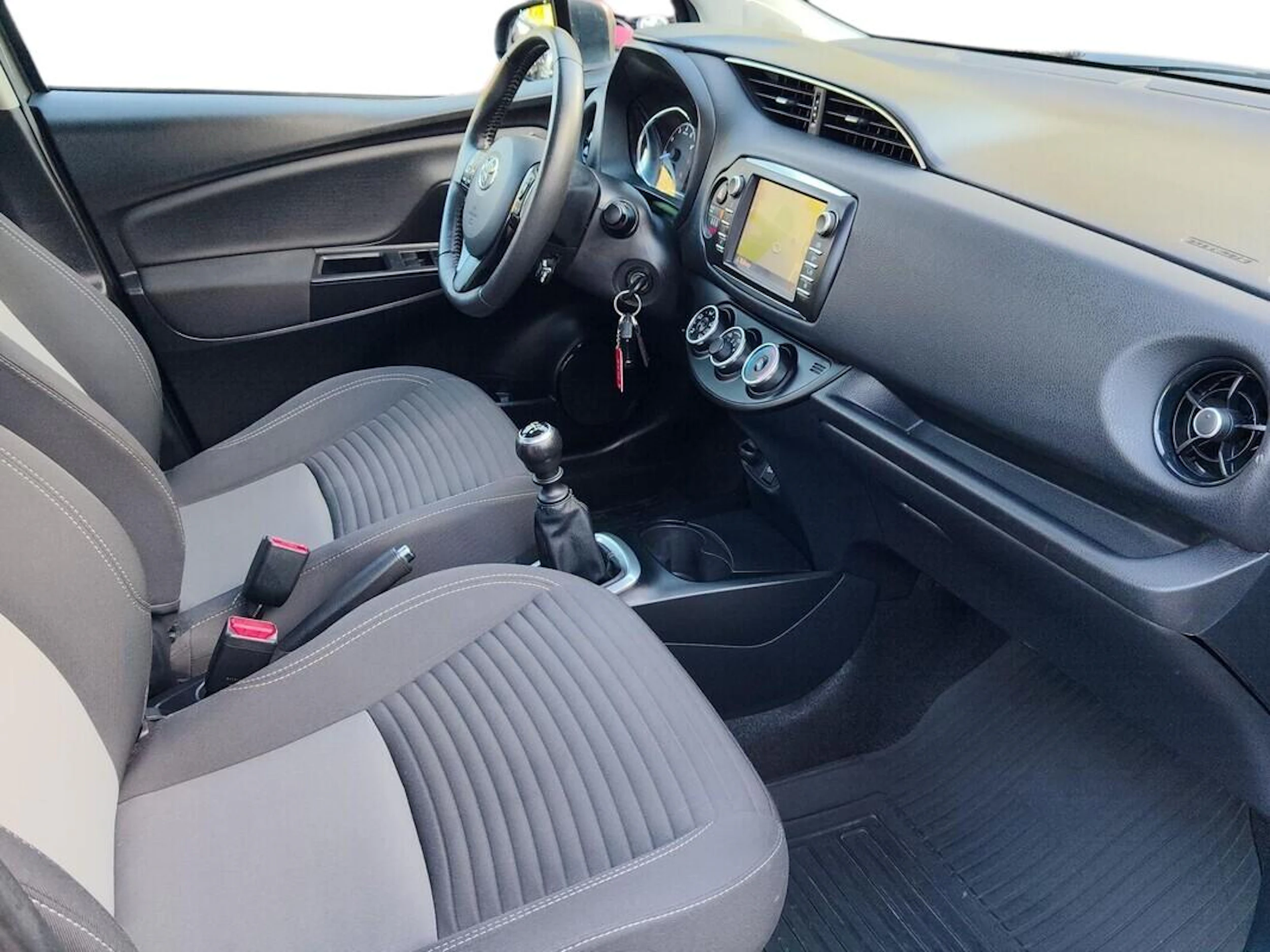 ruskea Toyota Yaris 2019 kuva 9.