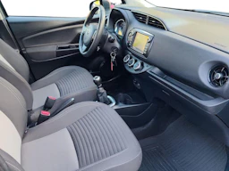 ruskea Toyota Yaris 2019 kuva 9.