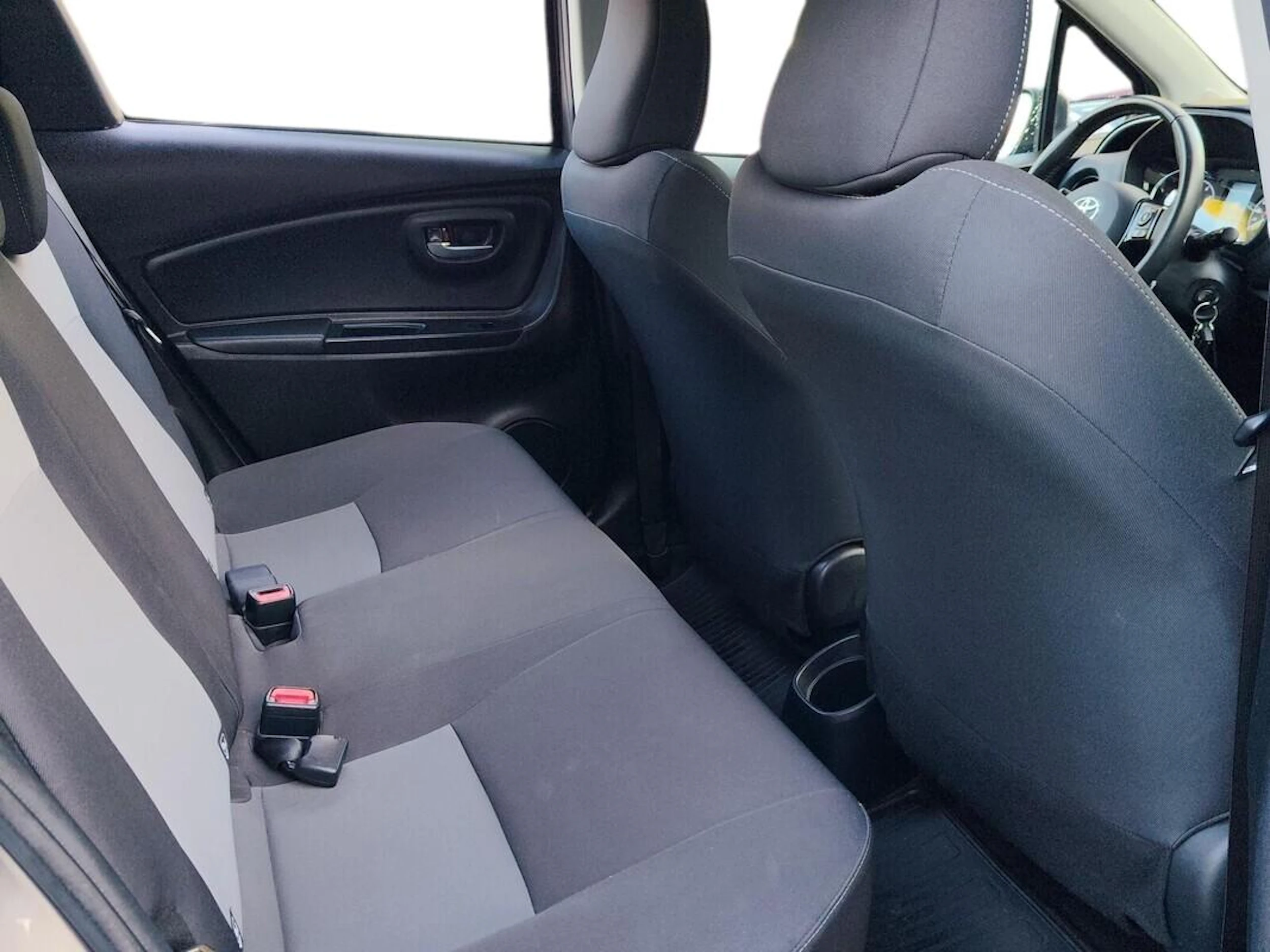 ruskea Toyota Yaris 2019 kuva 11.