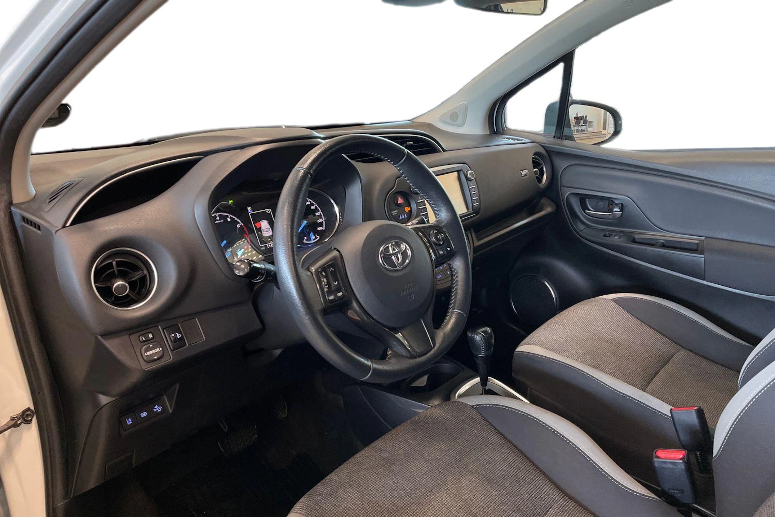 Valkoinen Toyota Yaris 2019 kuva 6.