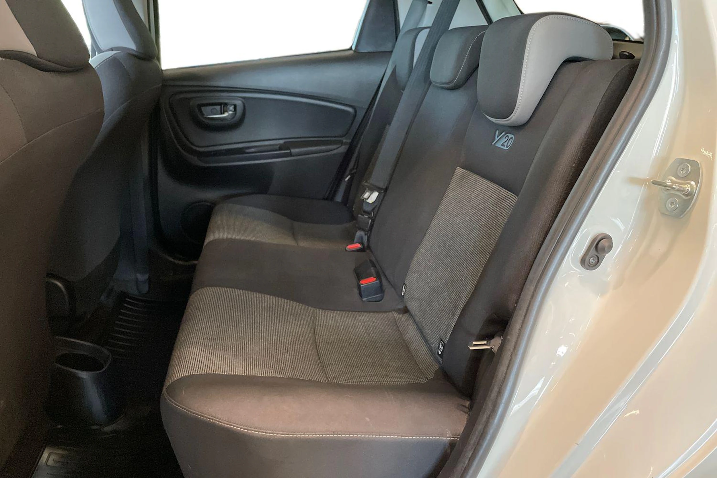 Valkoinen Toyota Yaris 2019 kuva 8.