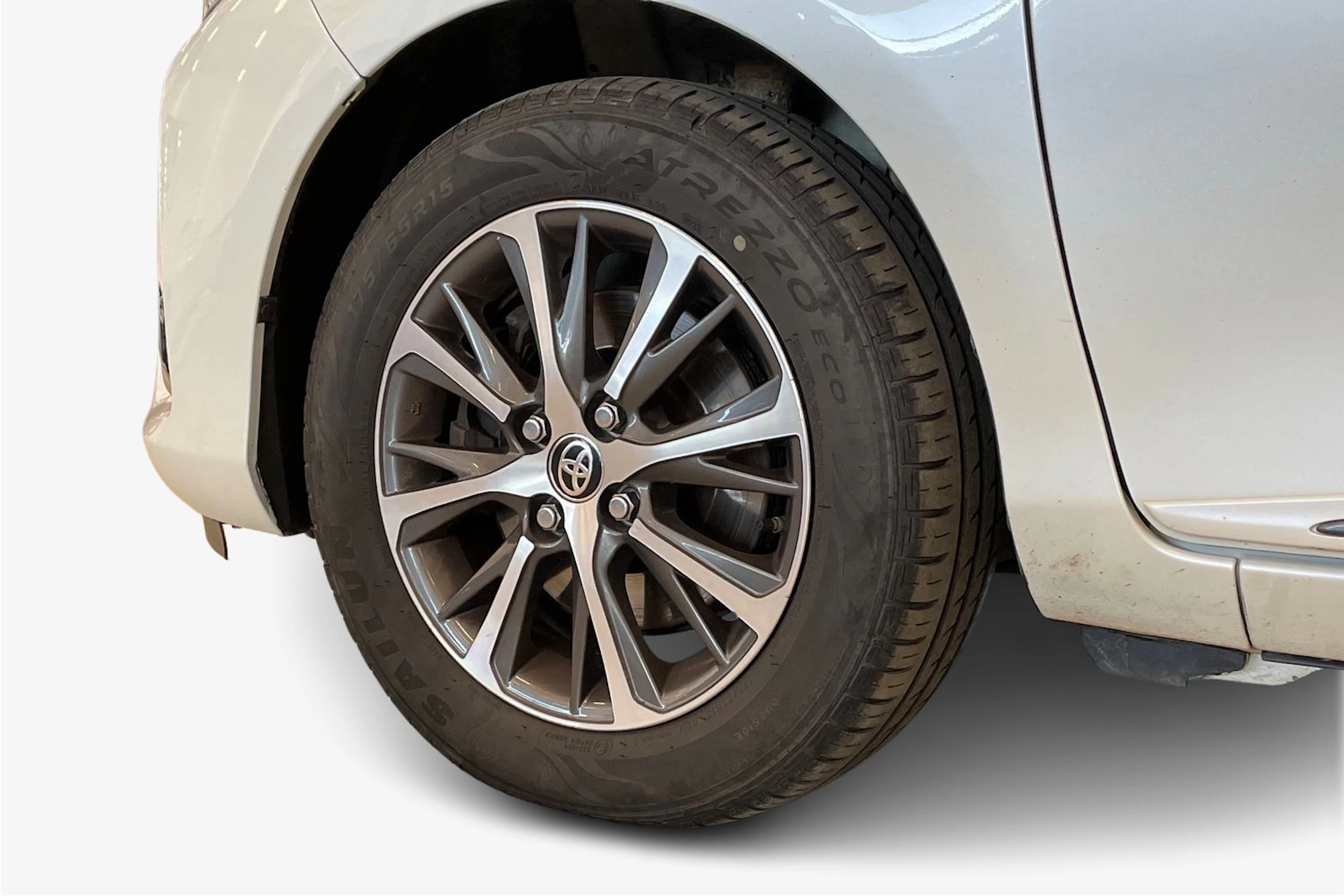 Valkoinen Toyota Yaris 2019 kuva 9.
