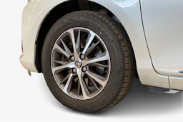 Valkoinen Toyota Yaris 2019 kuva 9.