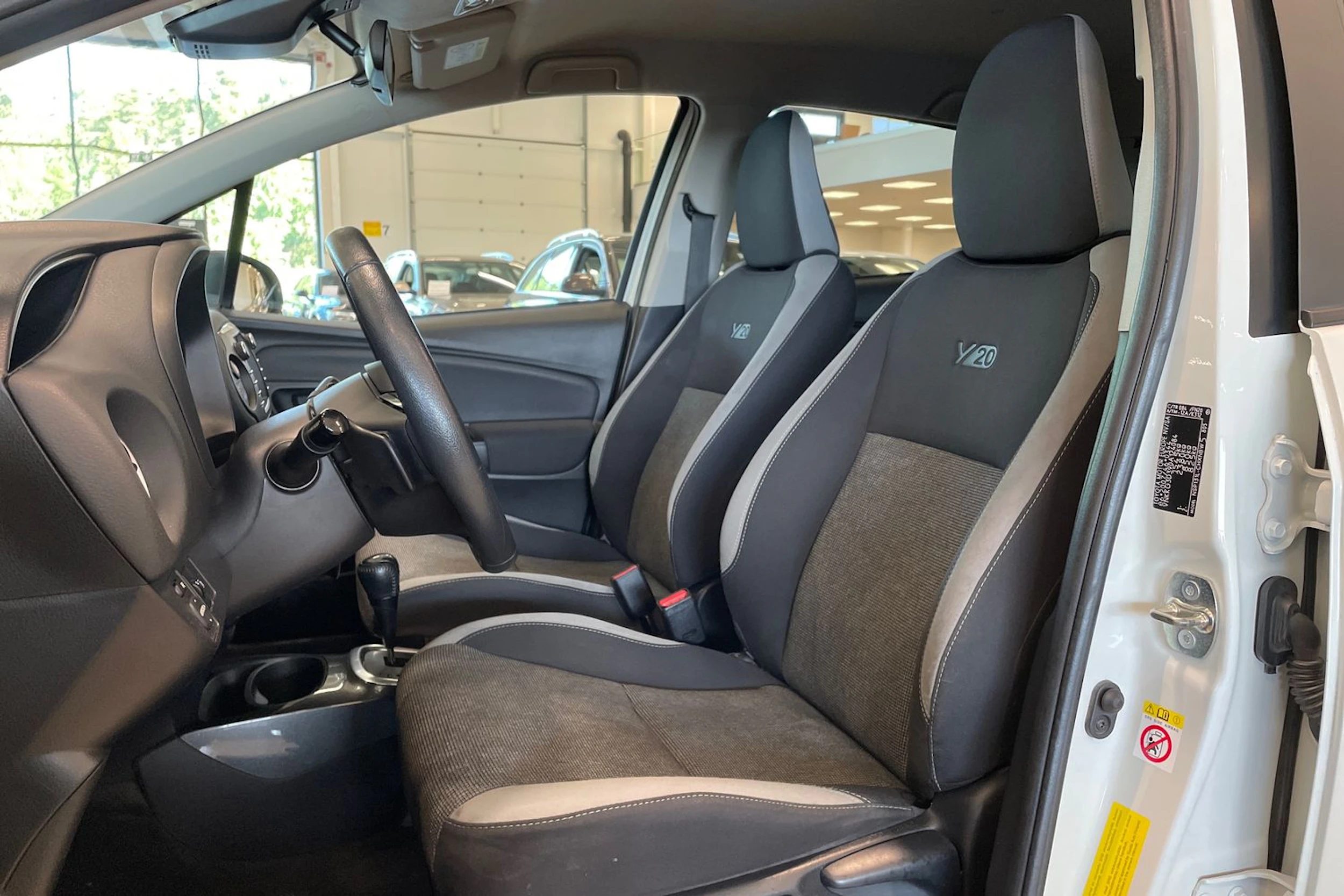Valkoinen Toyota Yaris 2019 kuva 11.