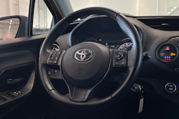 Valkoinen Toyota Yaris 2019 kuva 12.