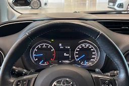 Valkoinen Toyota Yaris 2019 kuva 13.