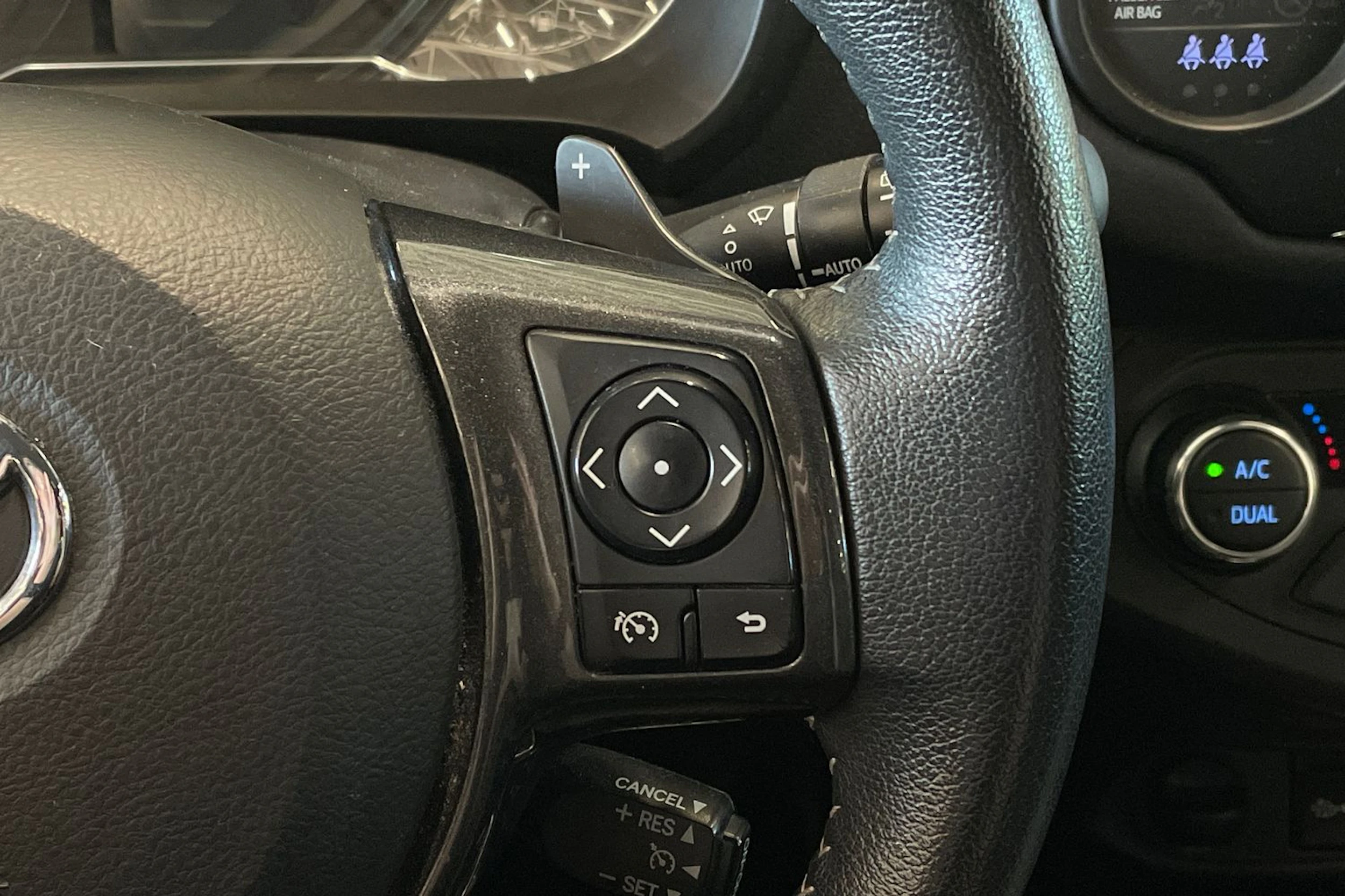 Valkoinen Toyota Yaris 2019 kuva 14.