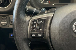 Valkoinen Toyota Yaris 2019 kuva 15.