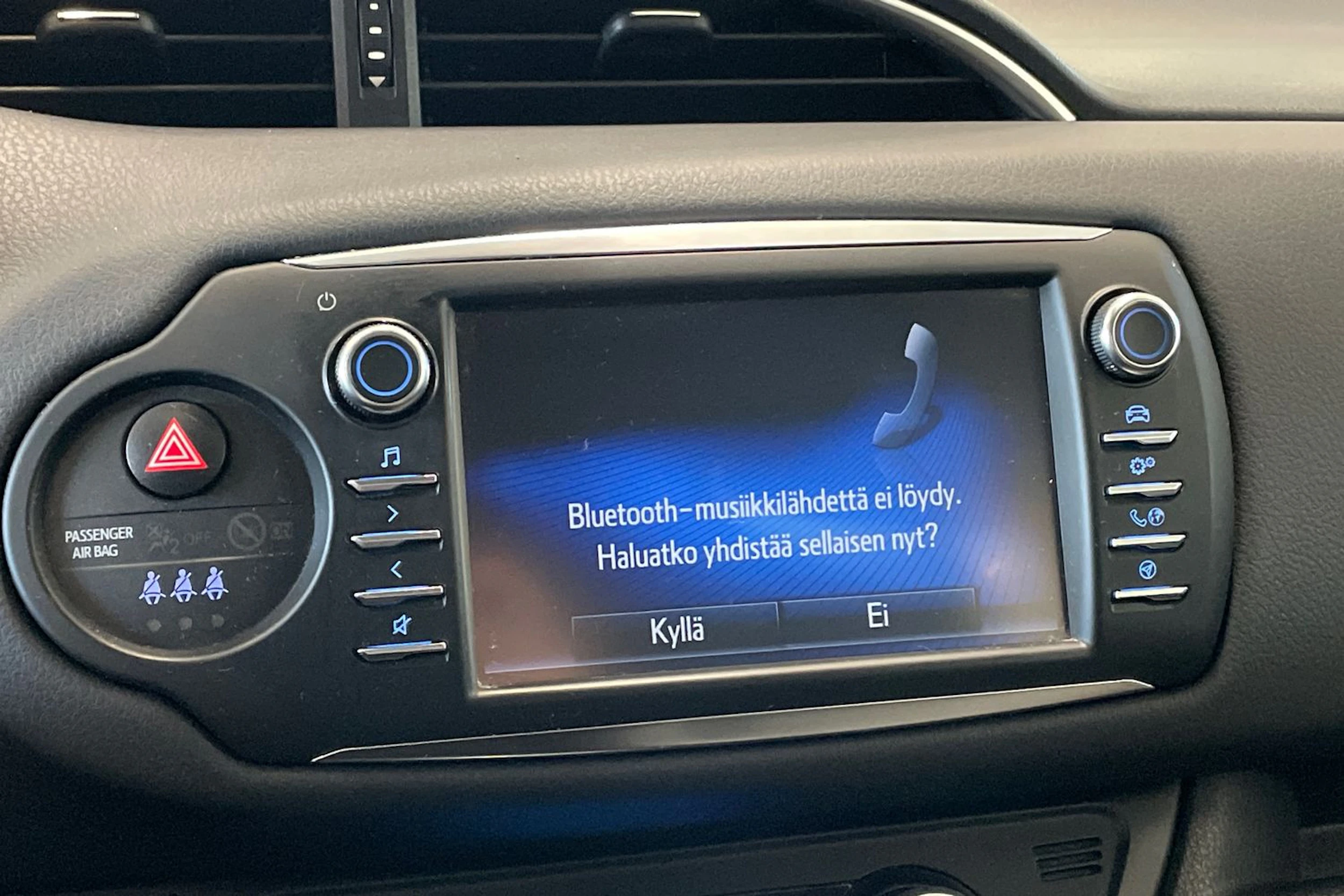 Valkoinen Toyota Yaris 2019 kuva 17.