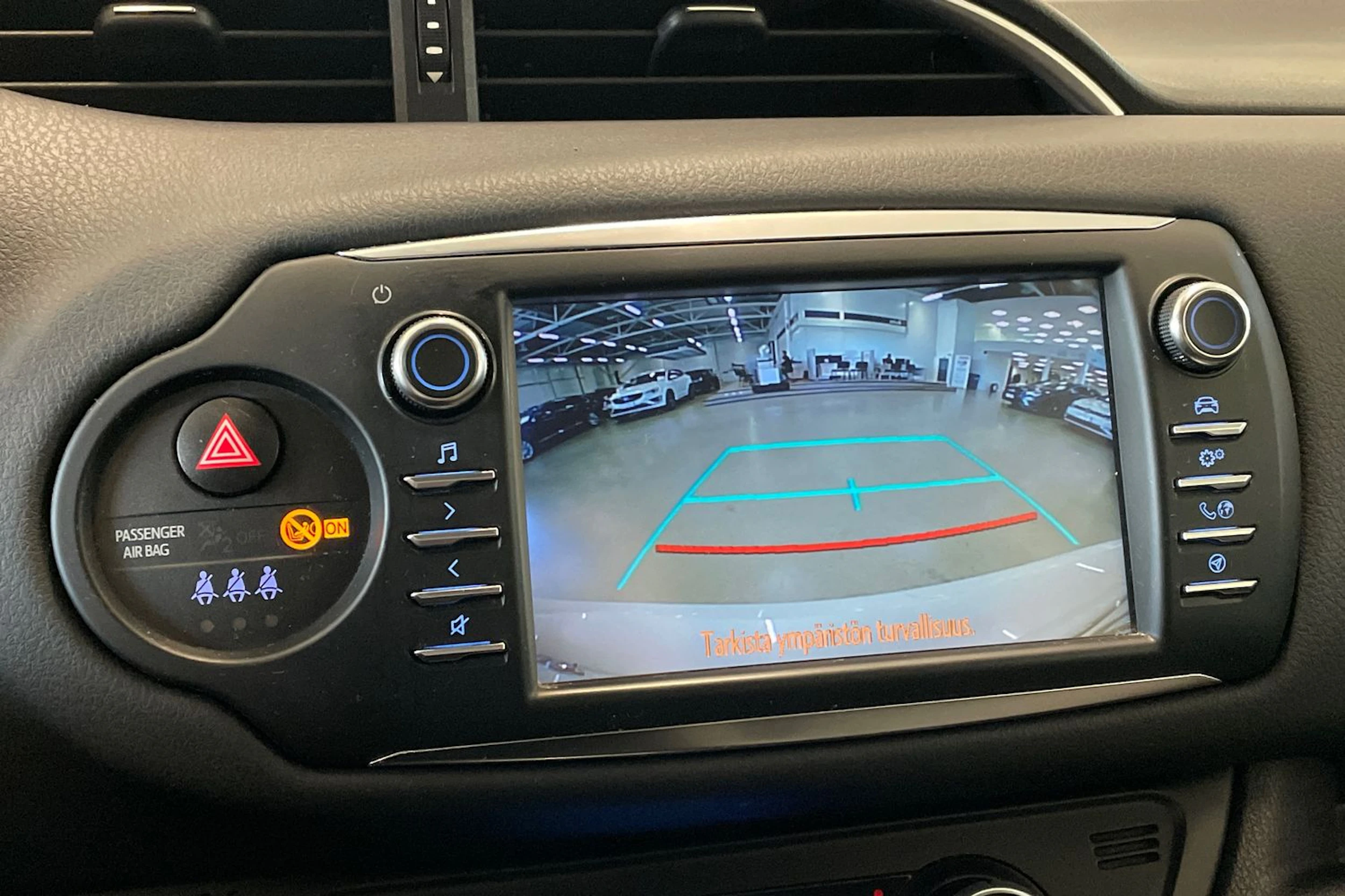 Valkoinen Toyota Yaris 2019 kuva 19.