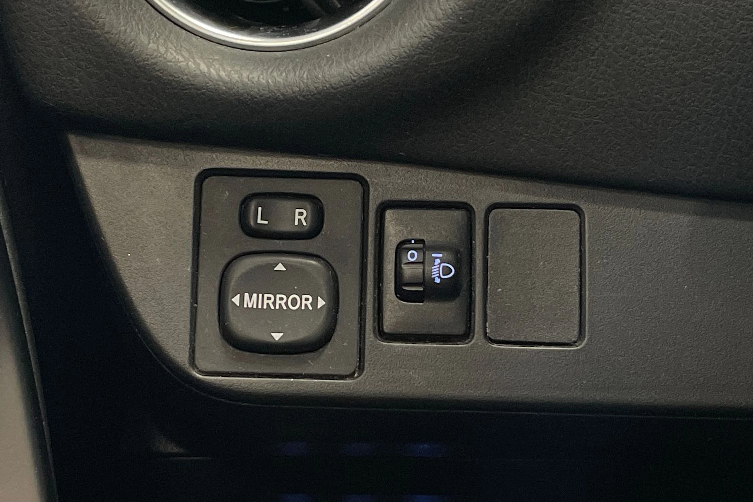 Valkoinen Toyota Yaris 2019 kuva 23.