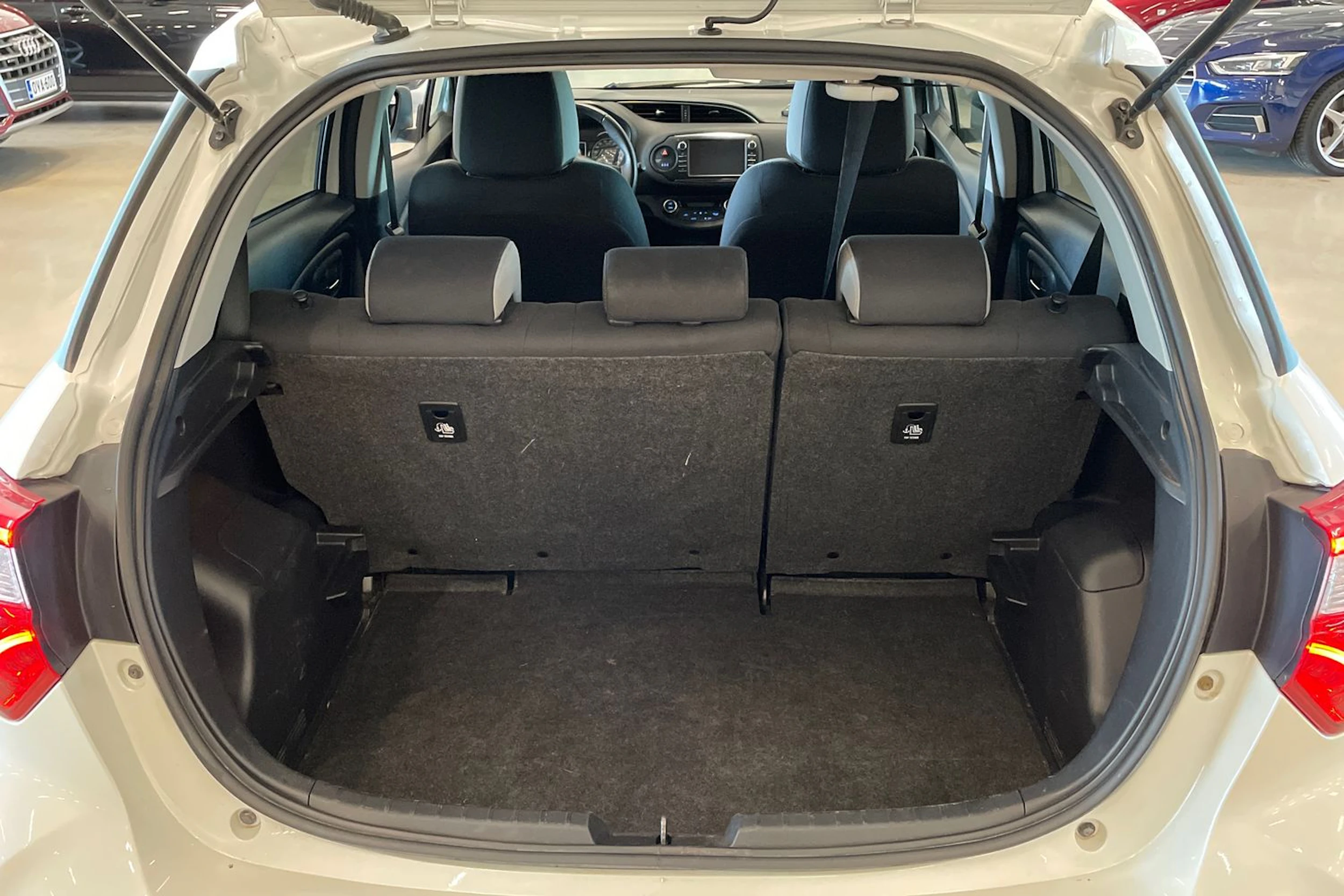 Valkoinen Toyota Yaris 2019 kuva 25.