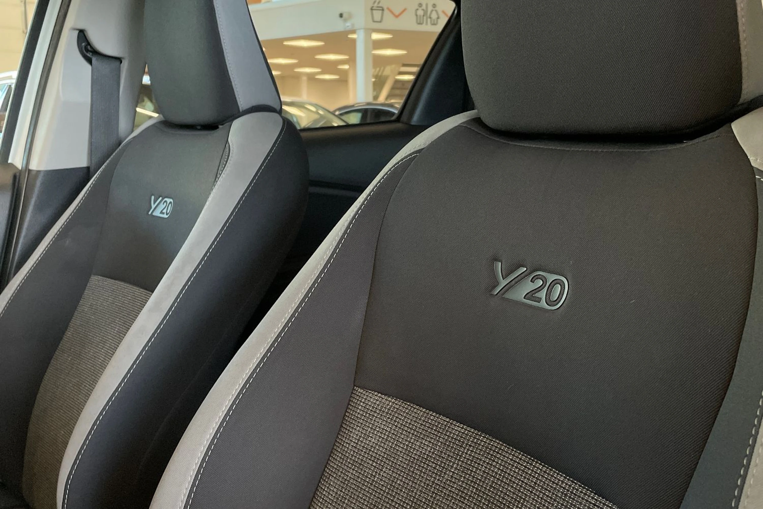 Valkoinen Toyota Yaris 2019 kuva 27.