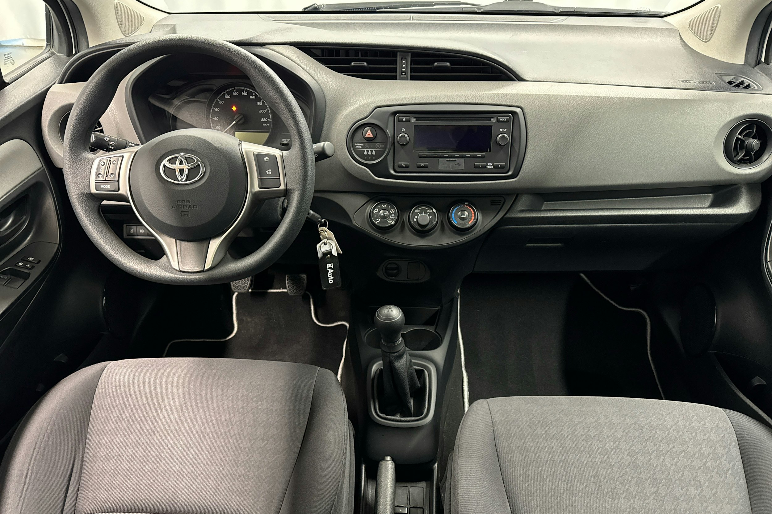 valkoinen Toyota Yaris 2019 kuva 7.