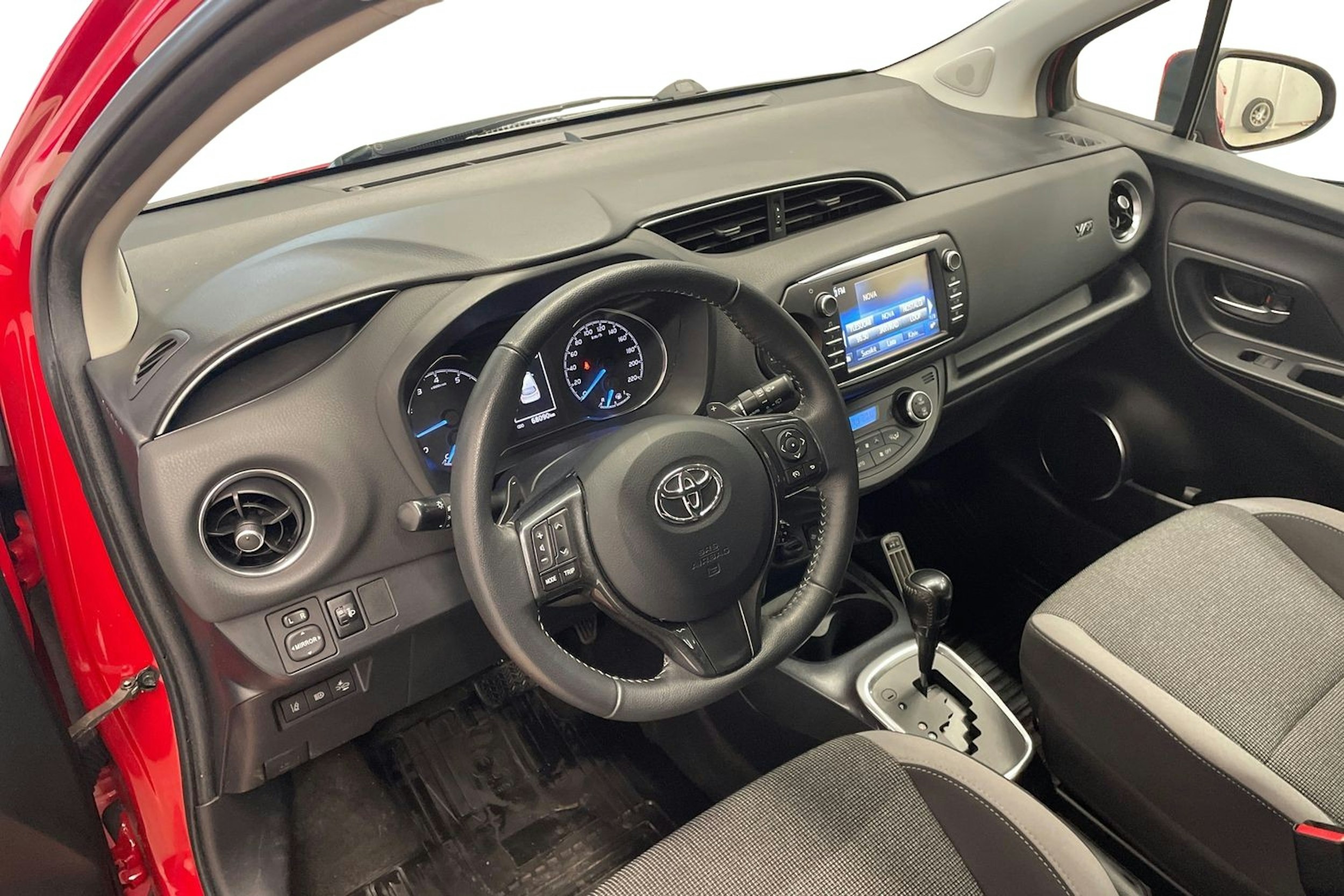 Punainen Toyota Yaris 2019 kuva 7.