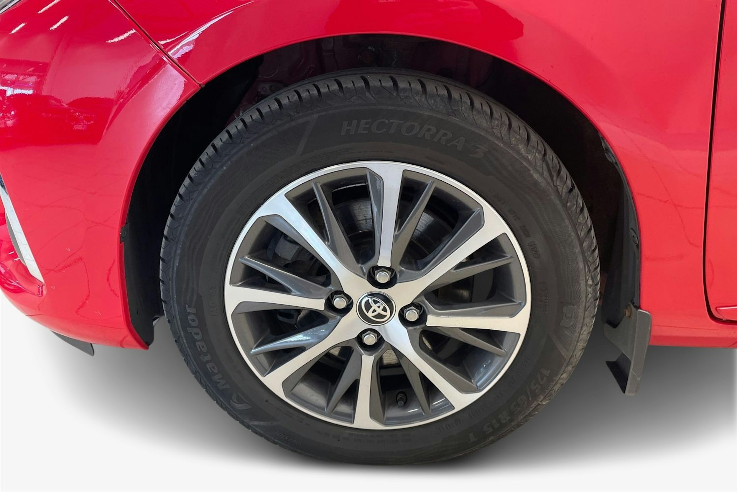 Punainen Toyota Yaris 2019 kuva 11.
