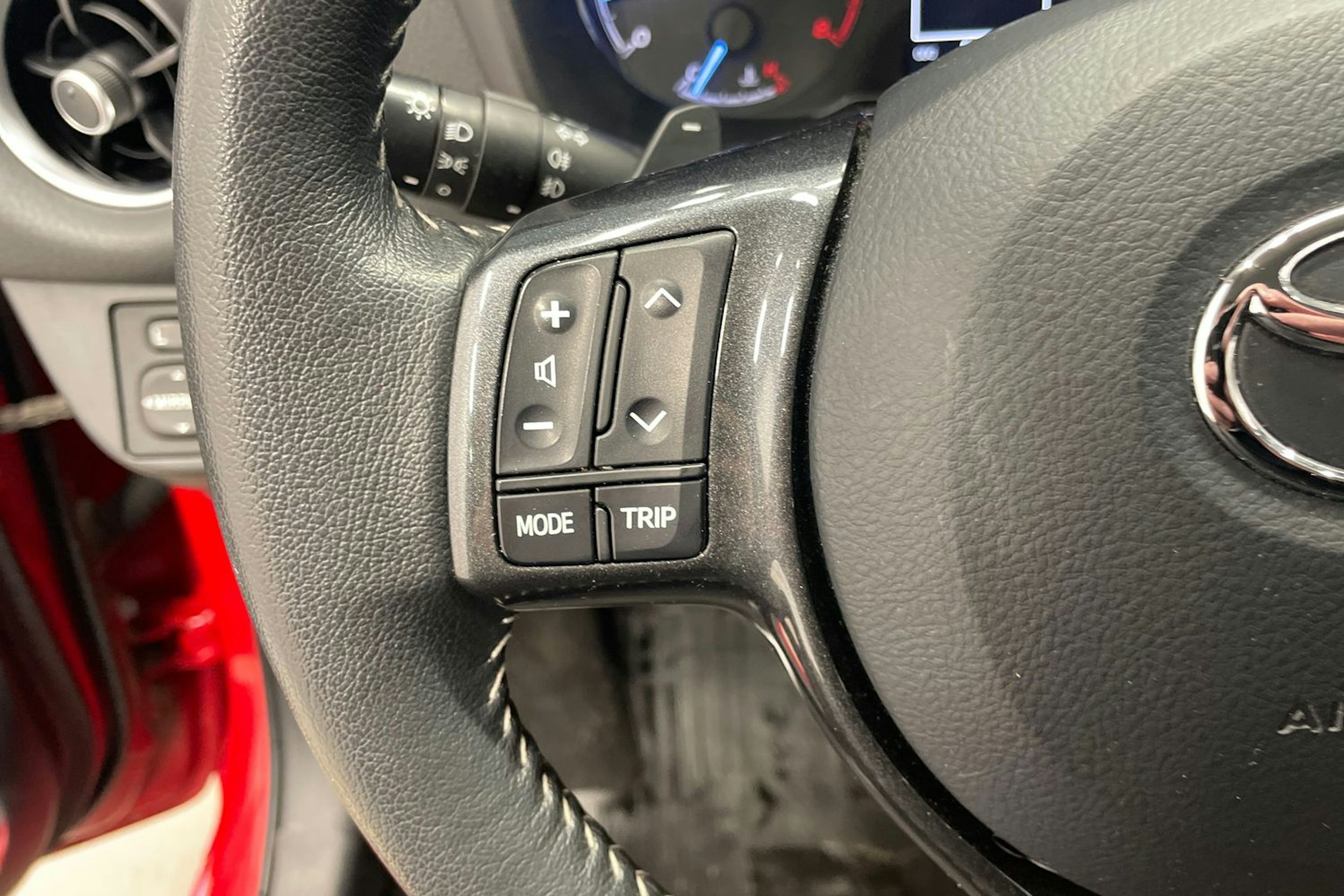 Punainen Toyota Yaris 2019 kuva 17.