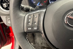 Punainen Toyota Yaris 2019 kuva 17.