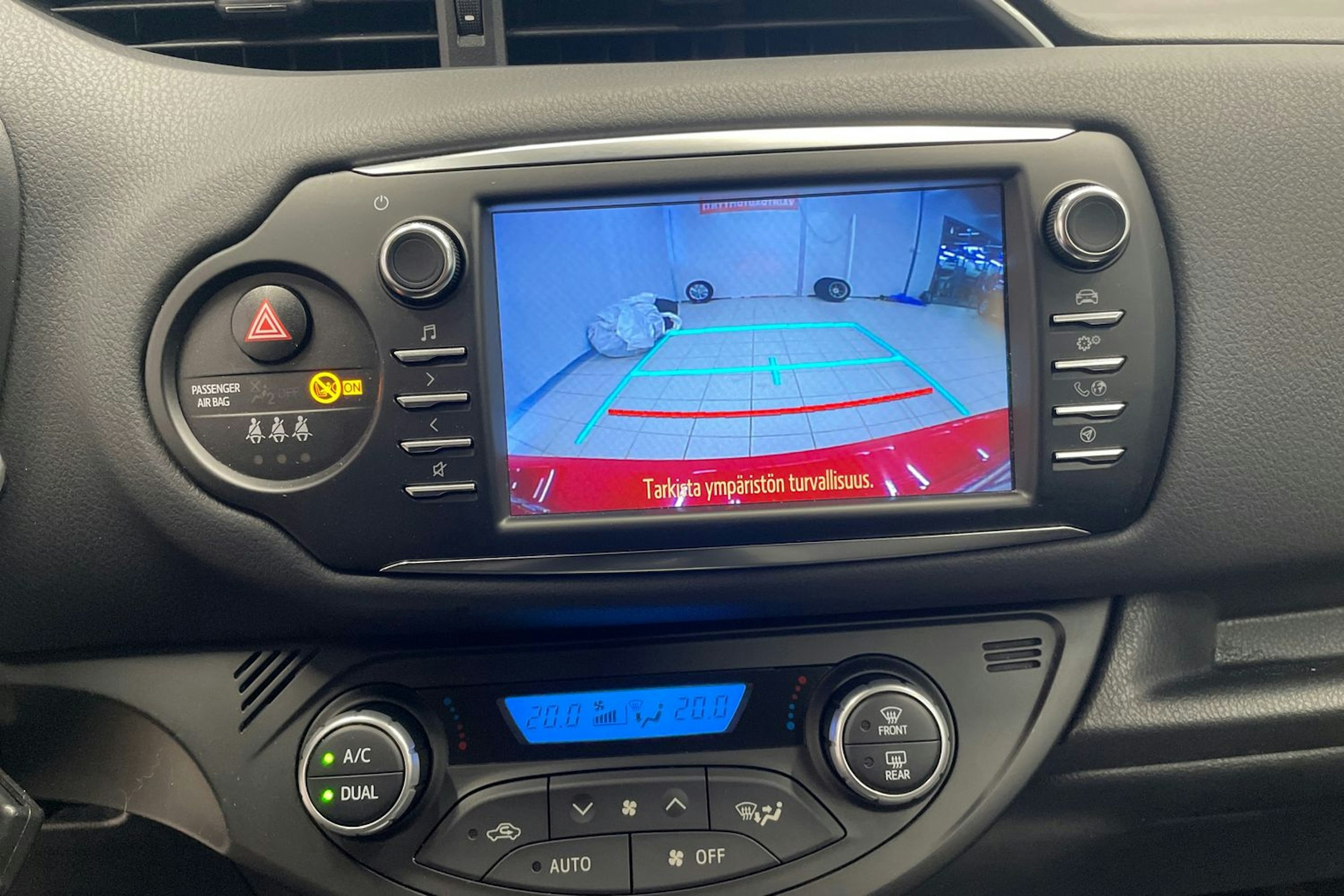 Punainen Toyota Yaris 2019 kuva 18.