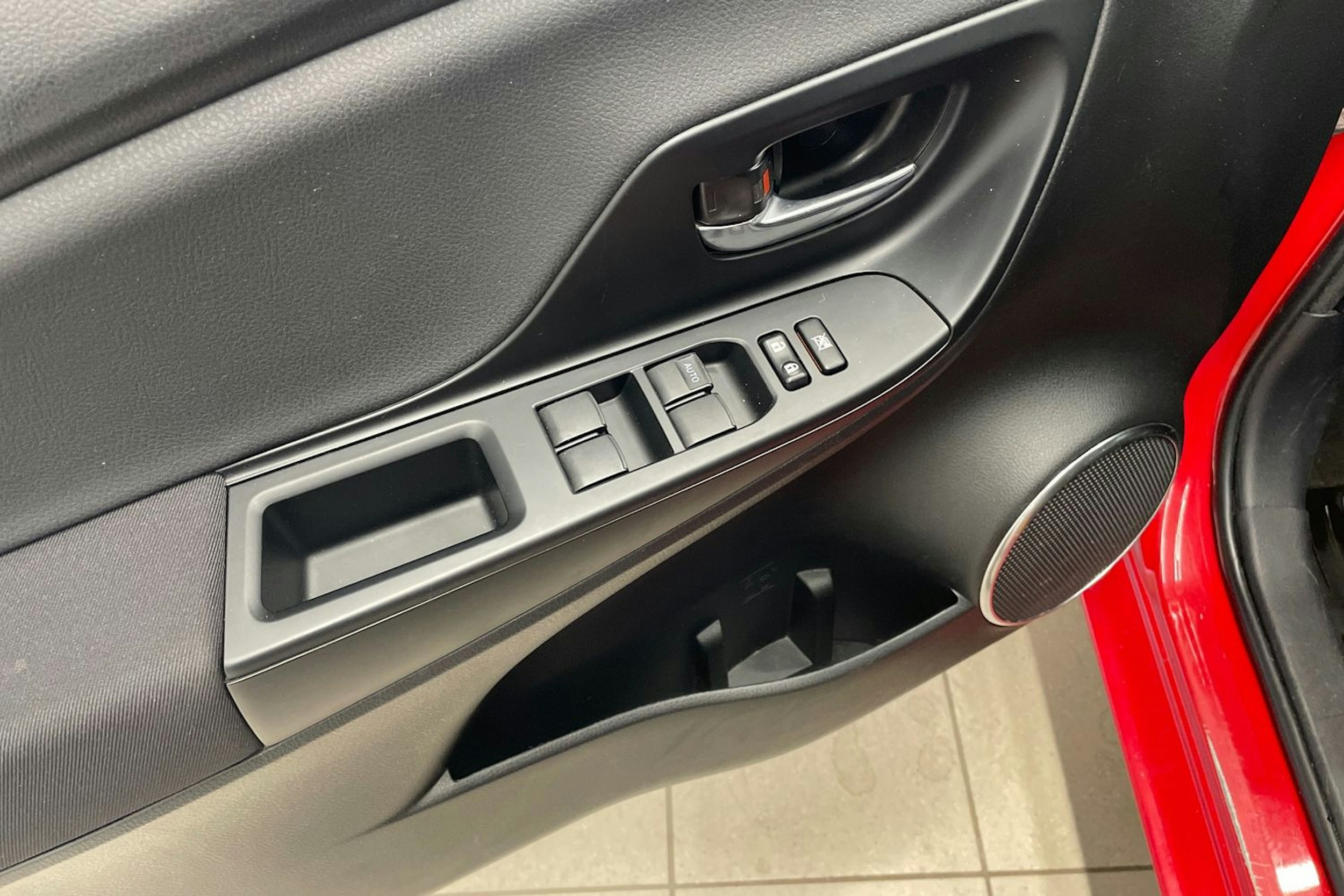 Punainen Toyota Yaris 2019 kuva 19.
