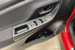 Punainen Toyota Yaris 2019 kuva 19.