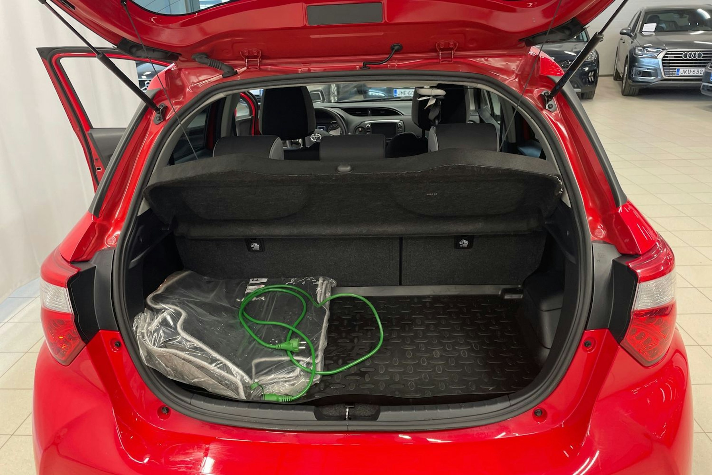 Punainen Toyota Yaris 2019 kuva 21.