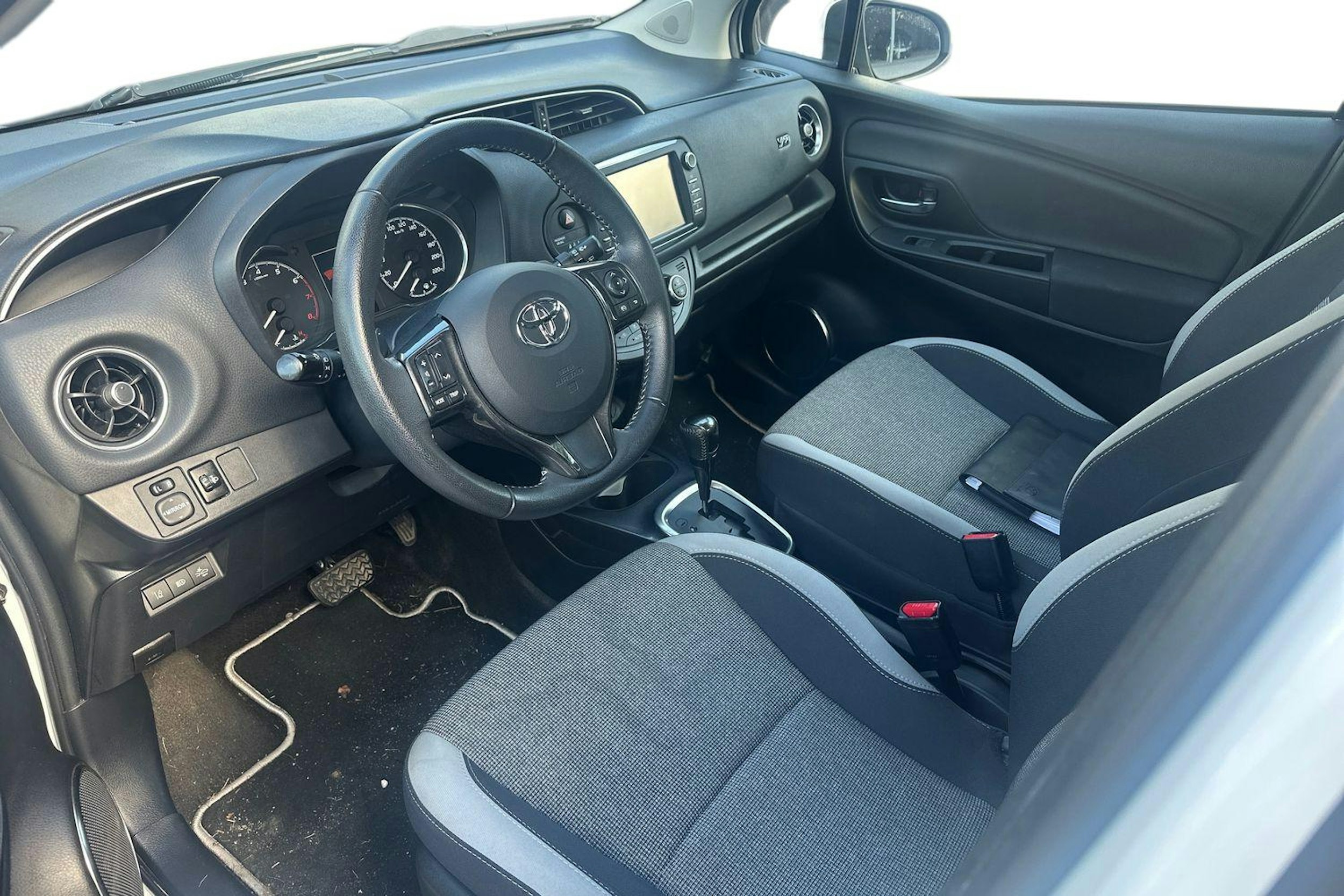 valkoinen Toyota Yaris 2019 kuva 3.