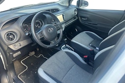 valkoinen Toyota Yaris 2019 kuva 3.