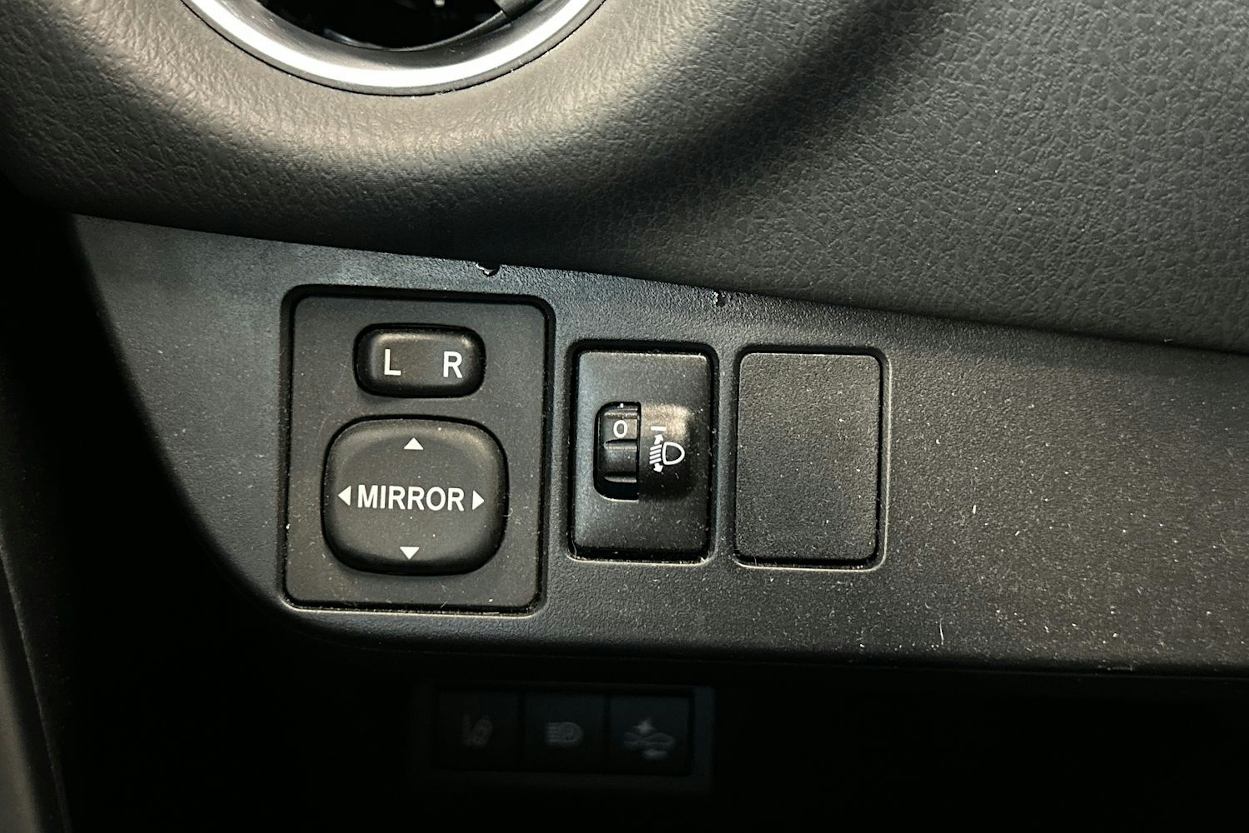 sininen Toyota Yaris 2019 kuva 16.