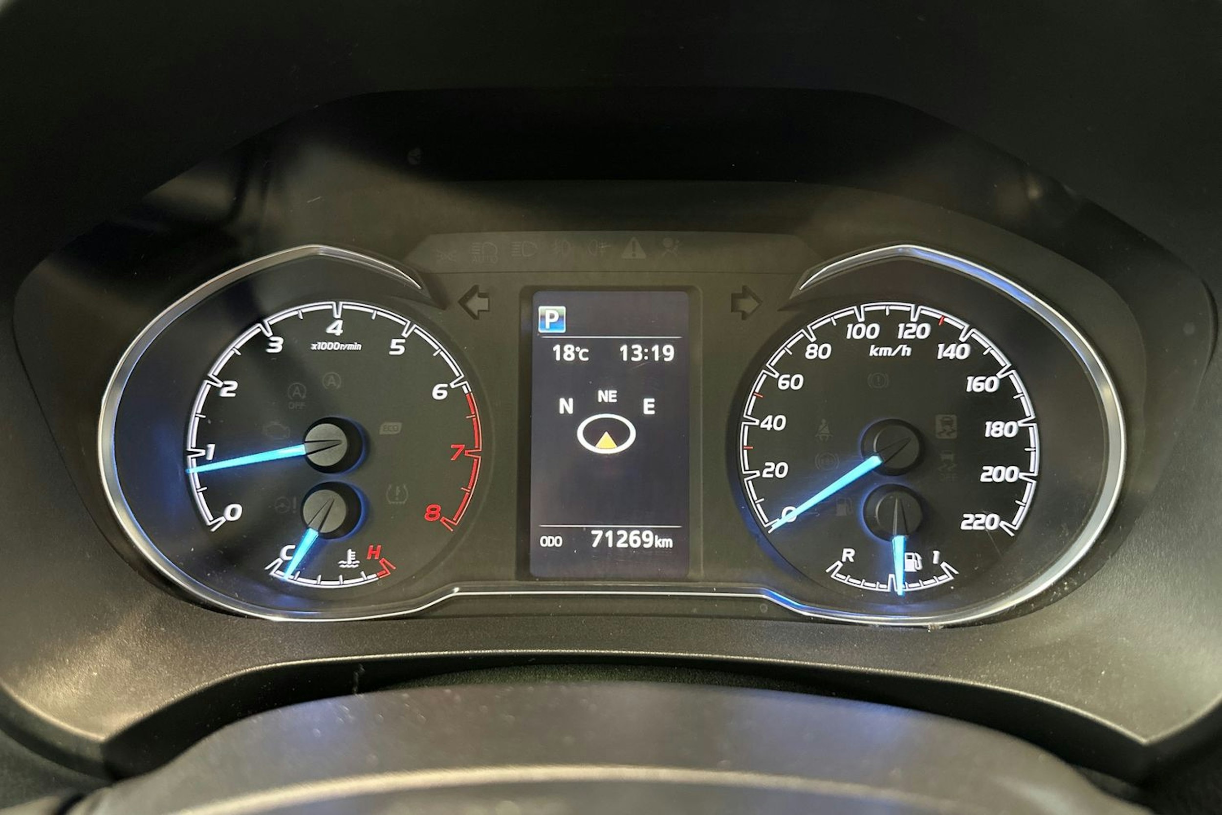 sininen Toyota Yaris 2019 kuva 20.