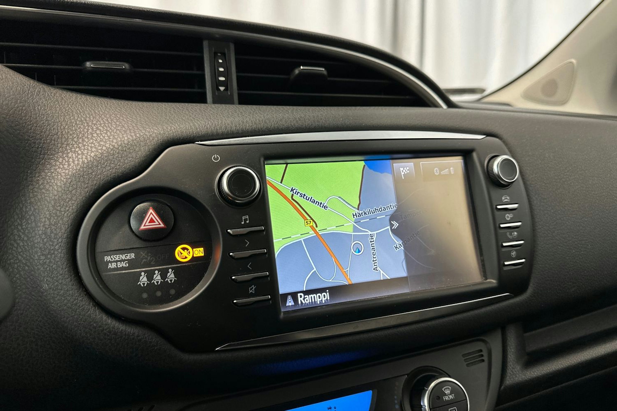 sininen Toyota Yaris 2019 kuva 23.