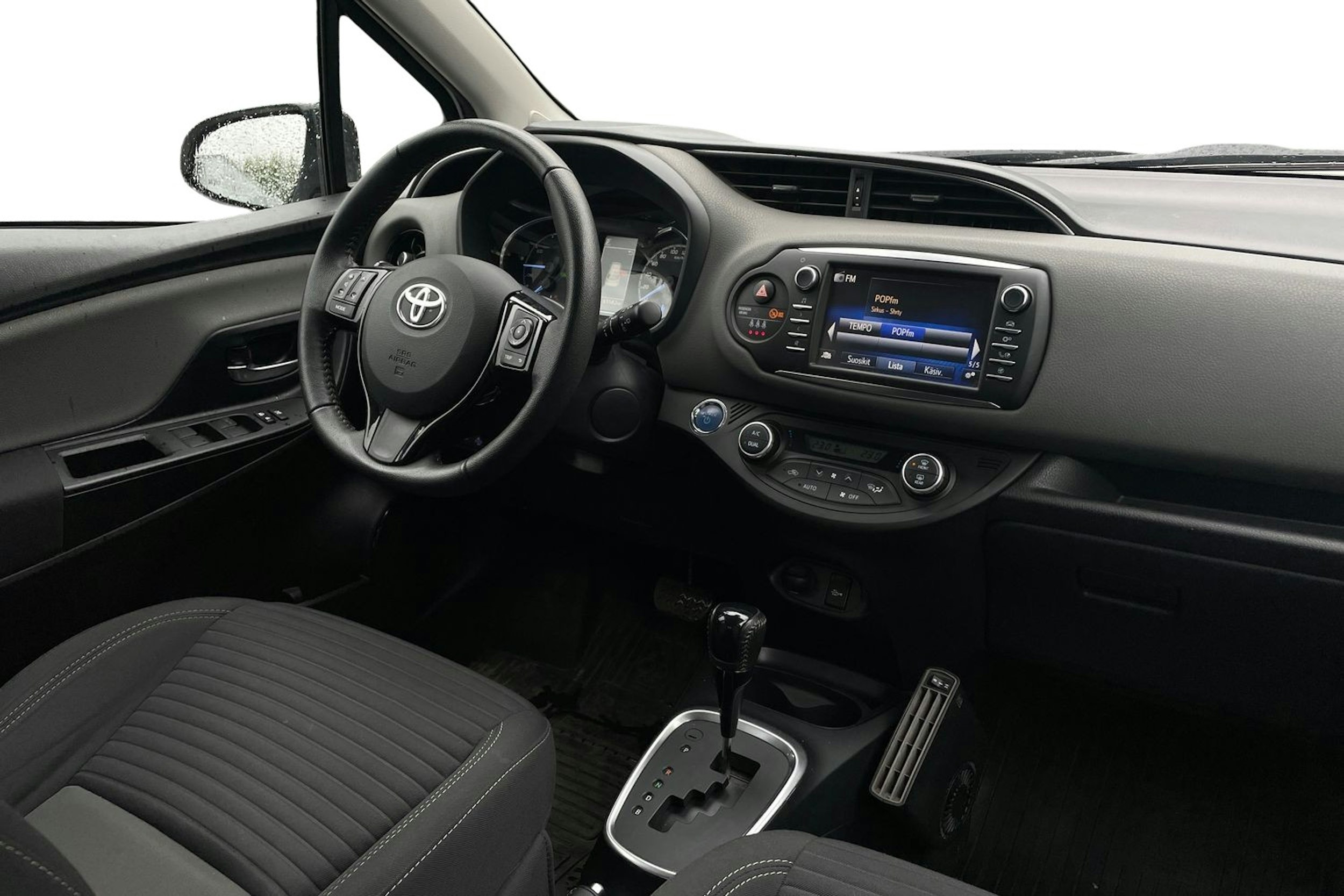 valkoinen Toyota Yaris 2019 kuva 3.
