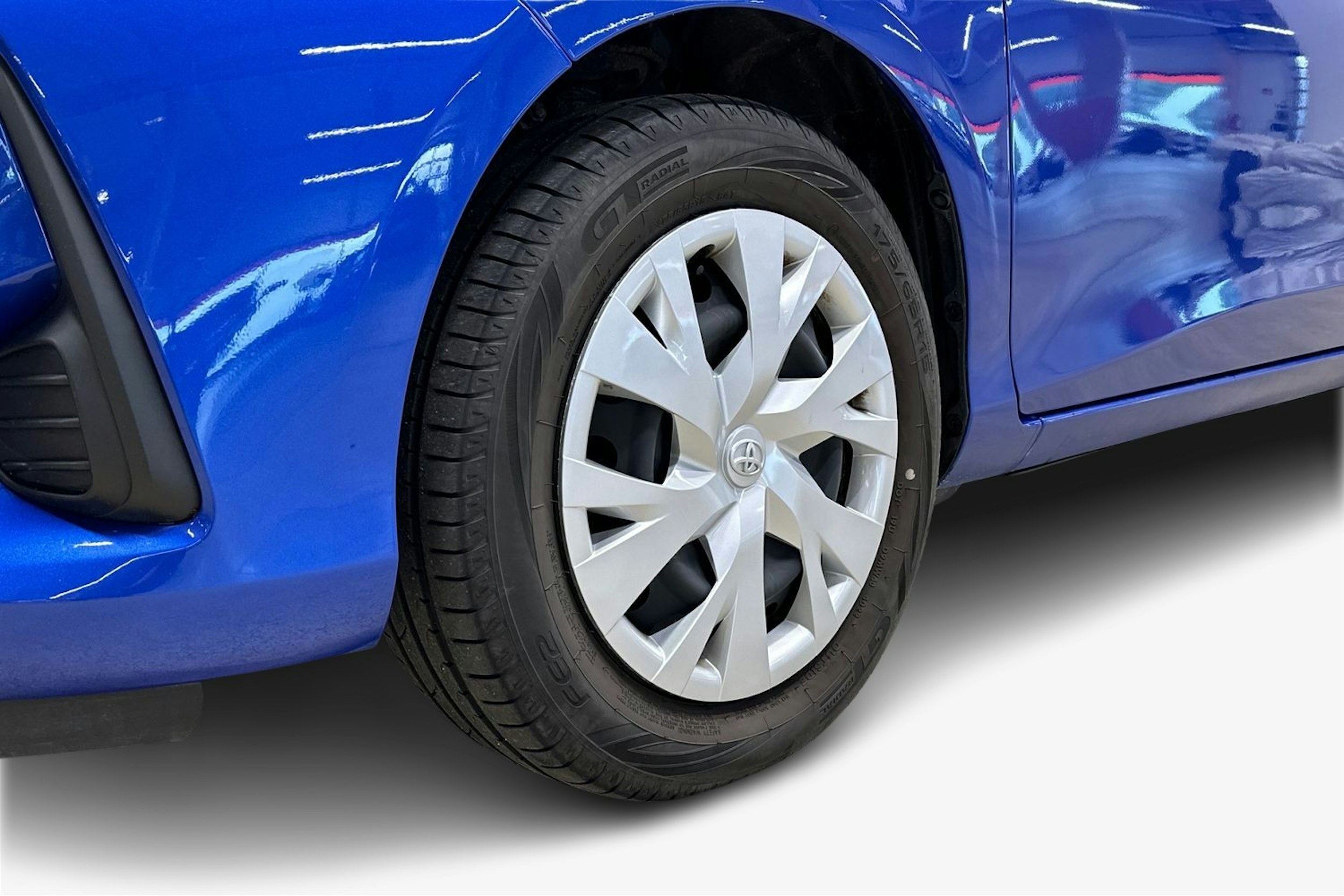 sininen Toyota Yaris 2019 kuva 11.