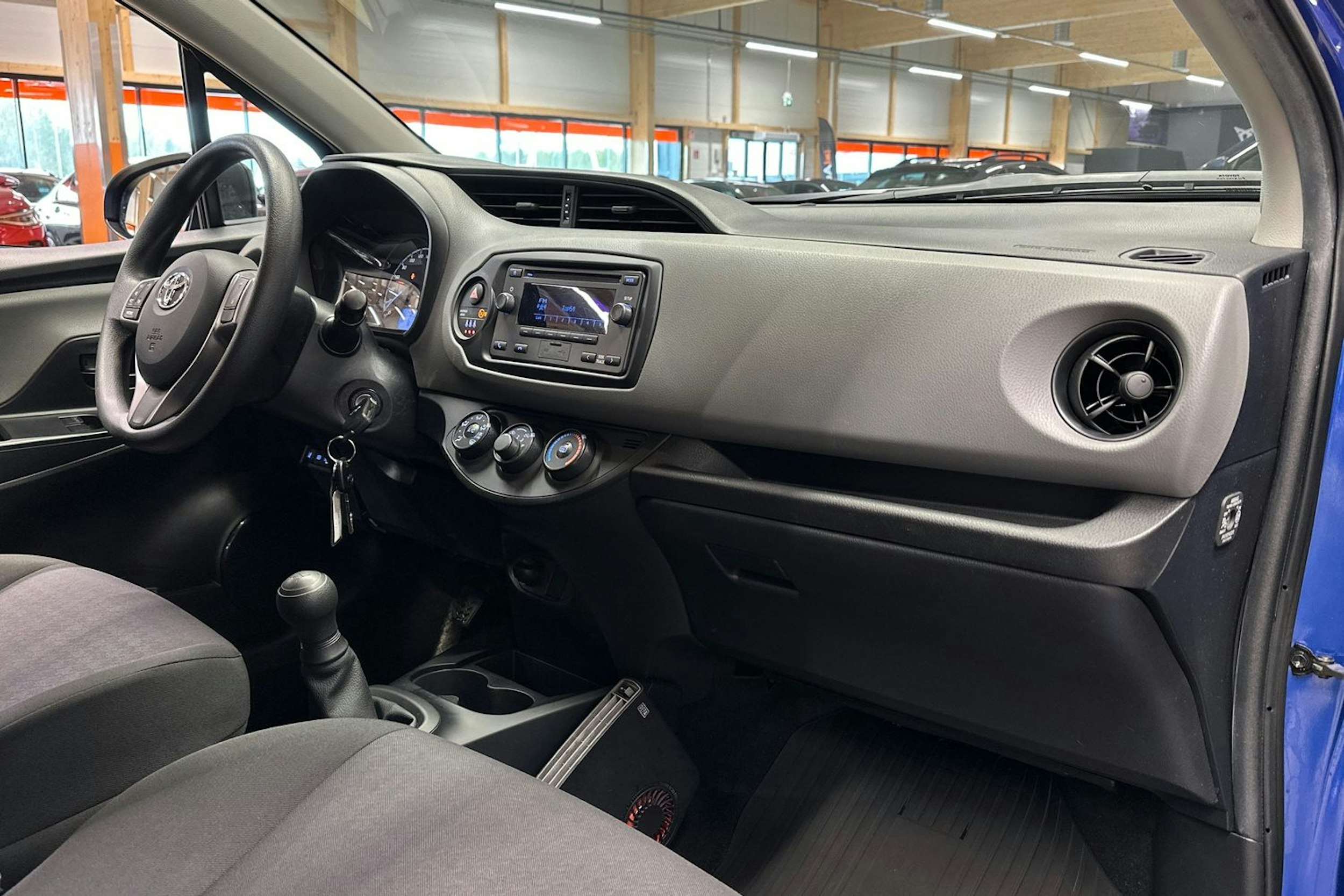 sininen Toyota Yaris 2019 kuva 14.