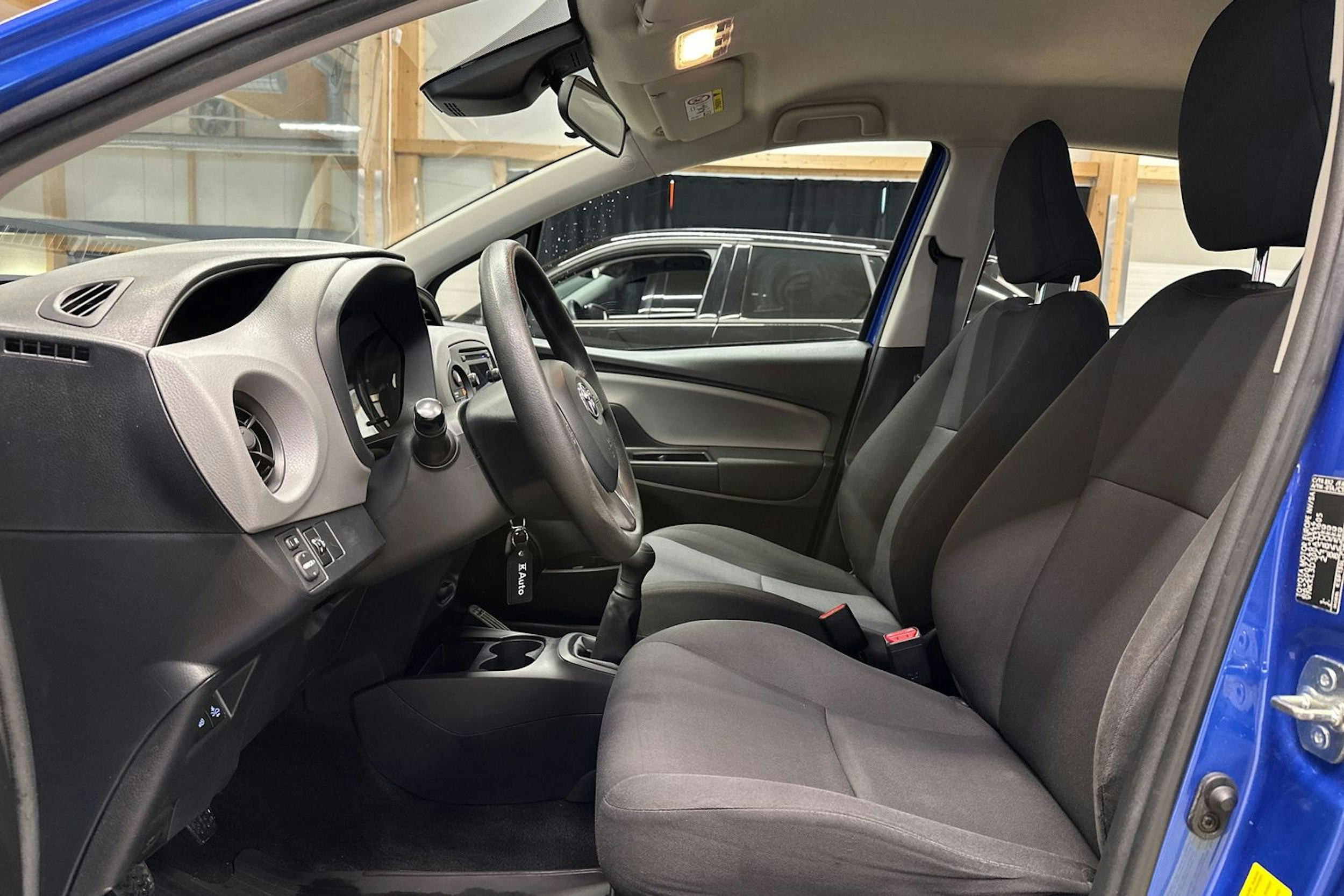 sininen Toyota Yaris 2019 kuva 17.