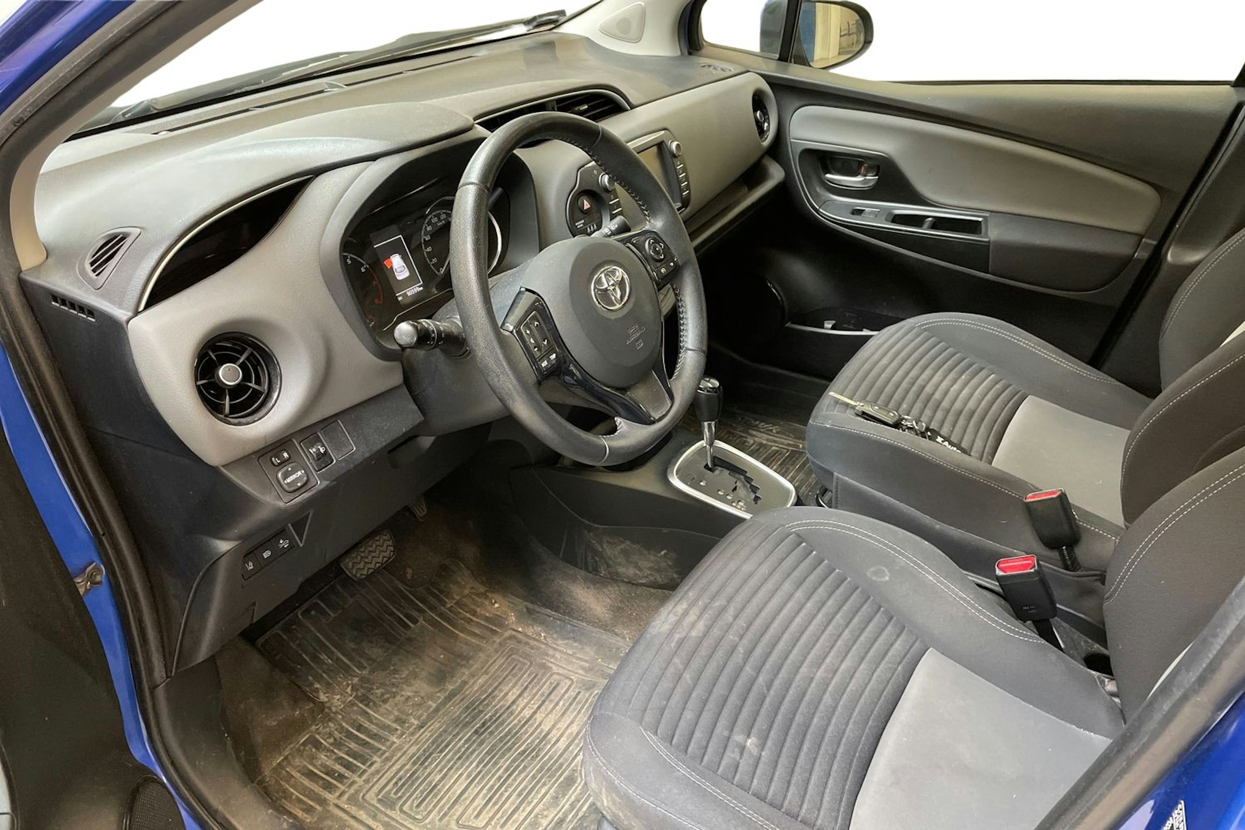 sininen Toyota Yaris 2019 kuva 3.