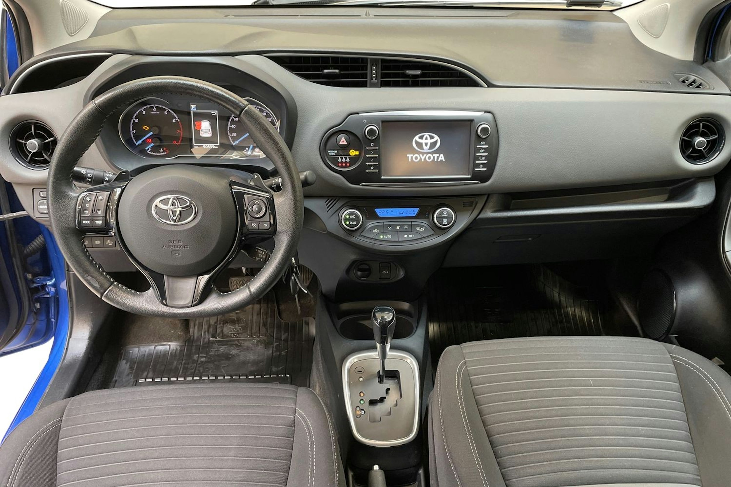 sininen Toyota Yaris 2019 kuva 9.