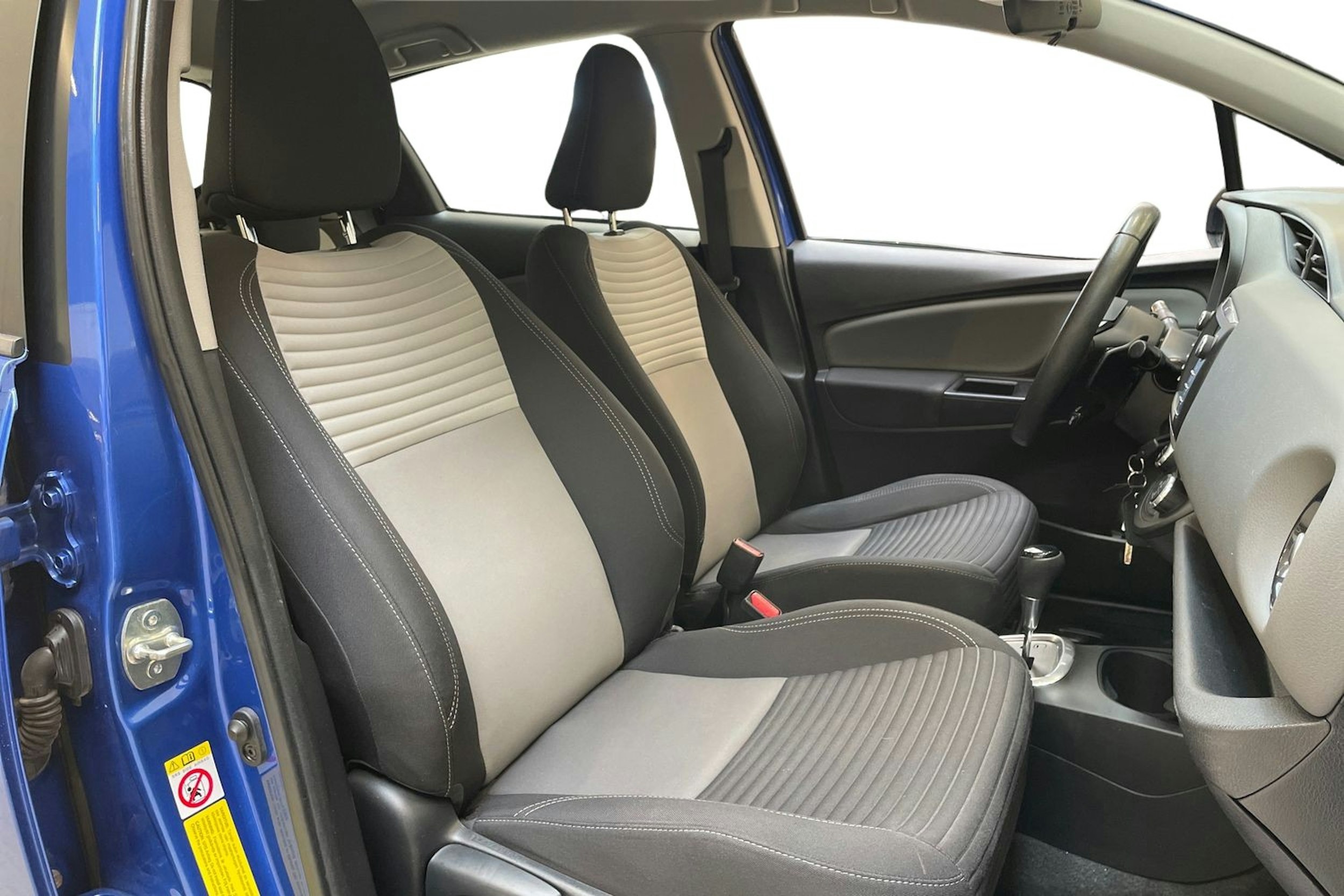 sininen Toyota Yaris 2019 kuva 10.