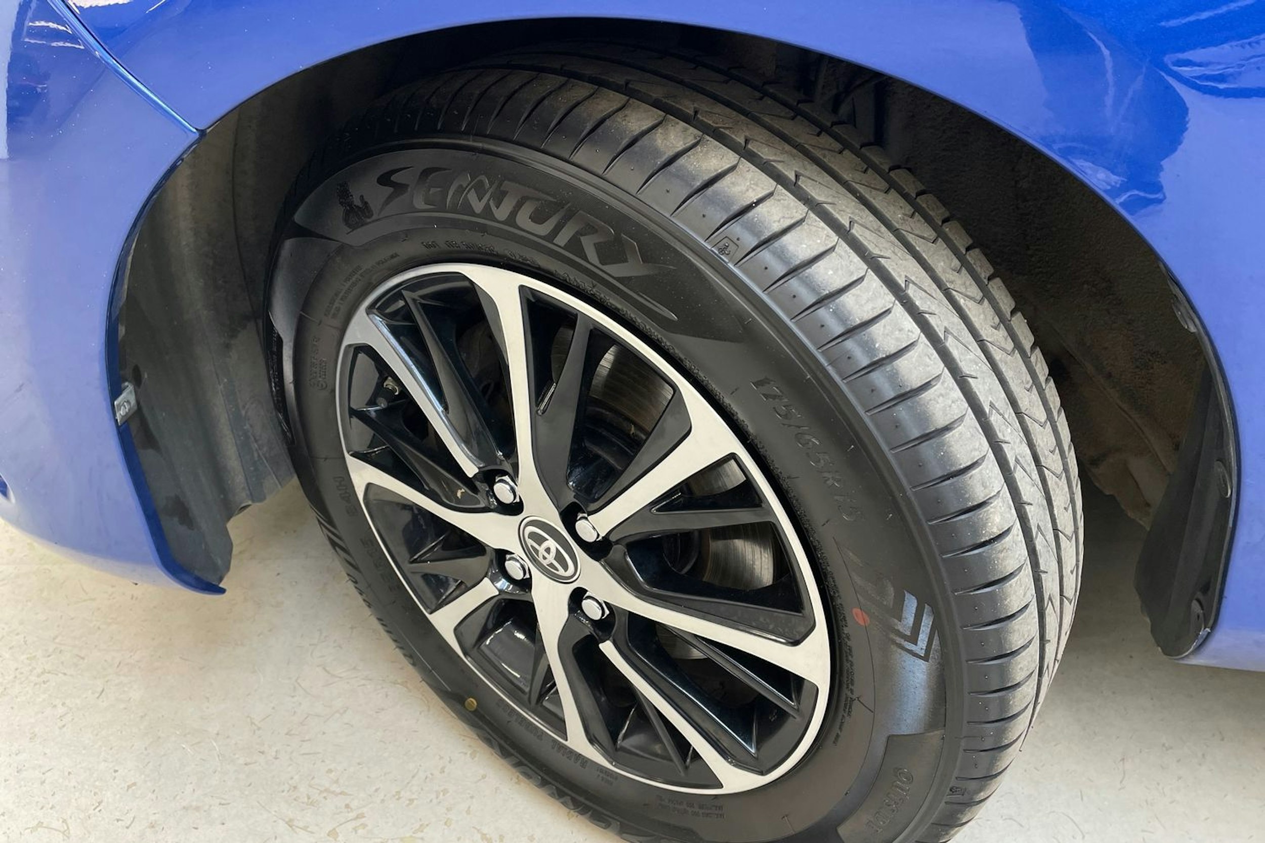 sininen Toyota Yaris 2019 kuva 13.