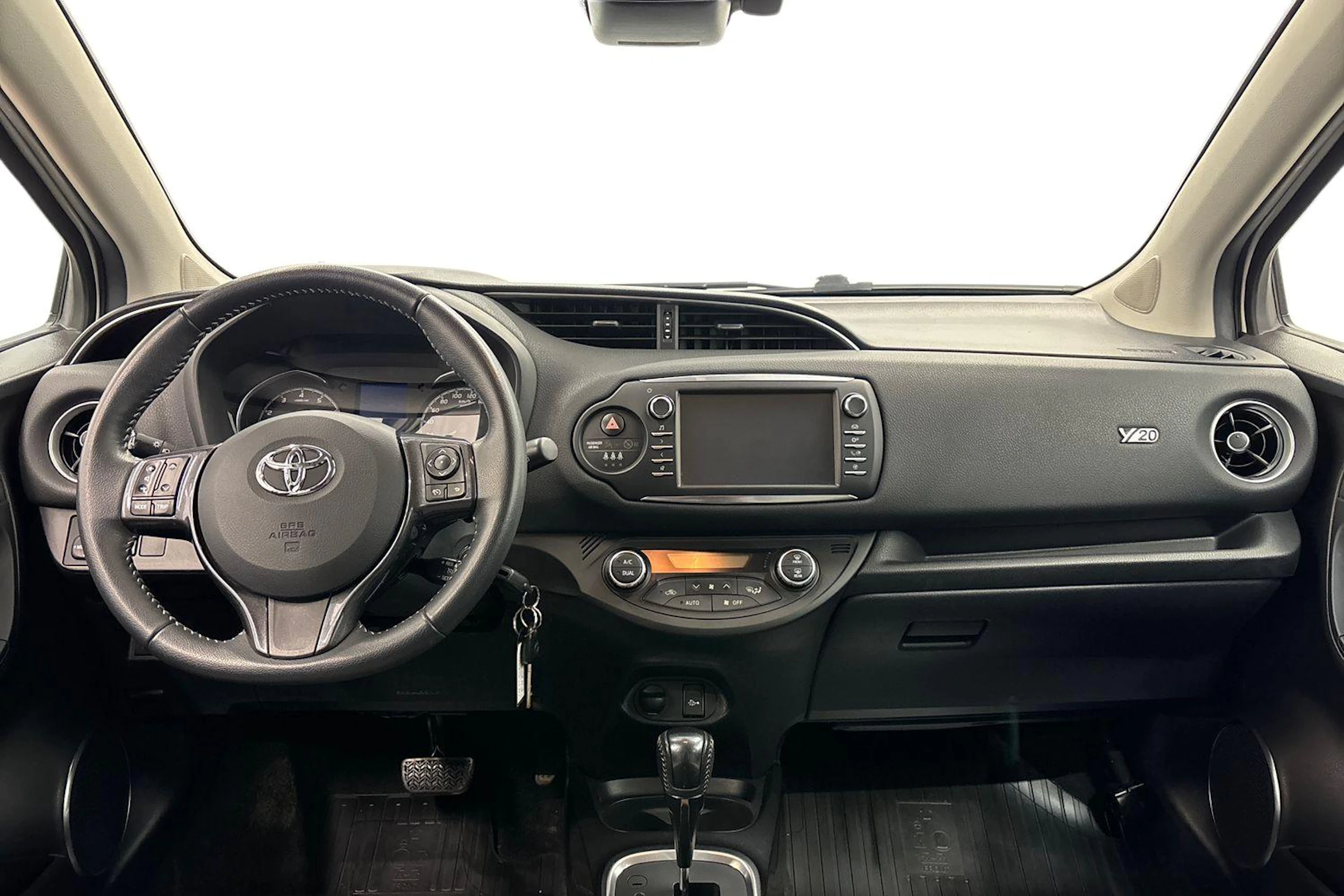 valkoinen Toyota Yaris 2019 kuva 9.