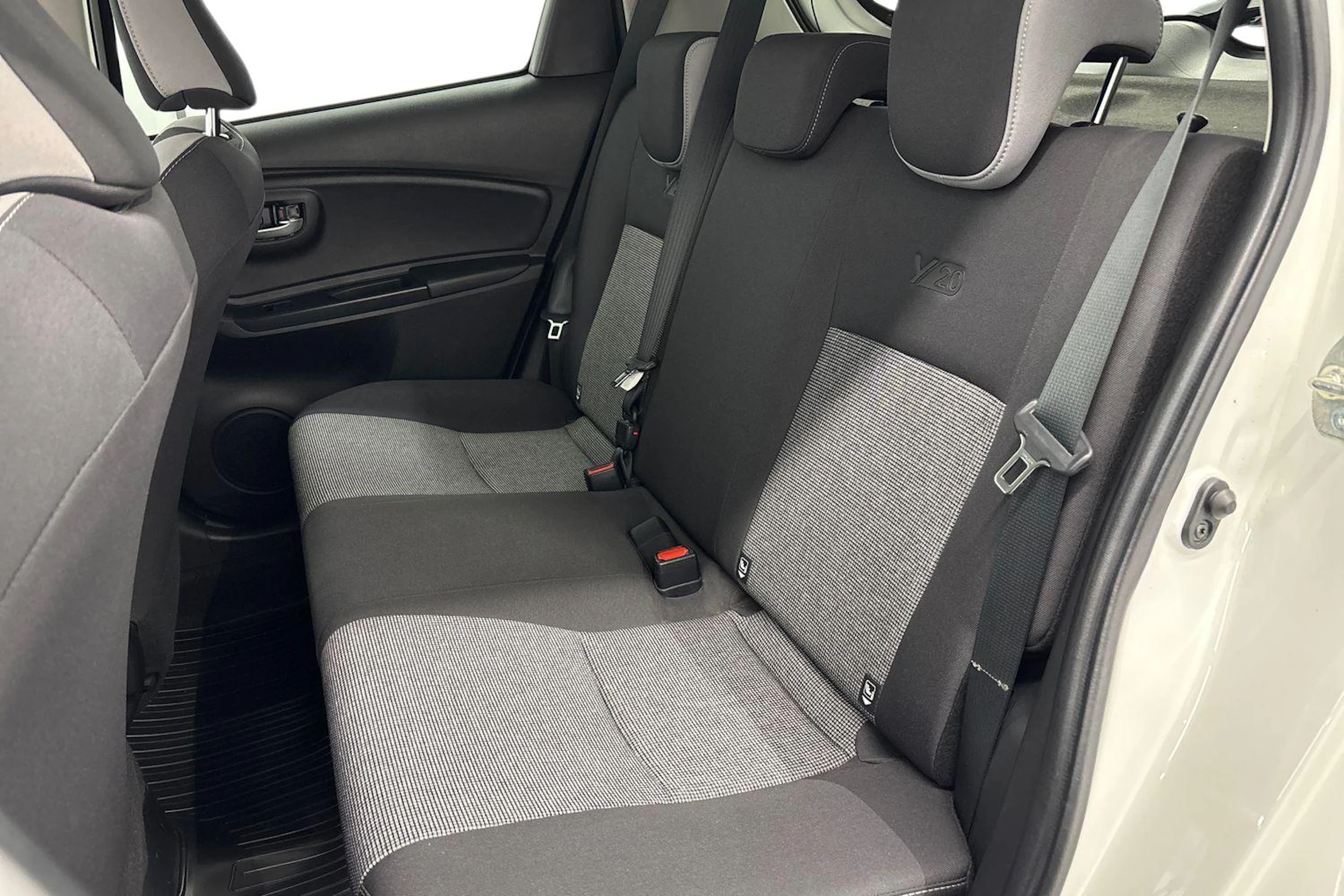 valkoinen Toyota Yaris 2019 kuva 11.