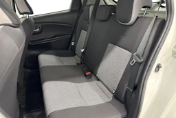 valkoinen Toyota Yaris 2019 kuva 11.