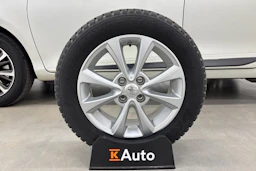 valkoinen Toyota Yaris 2019 kuva 13.