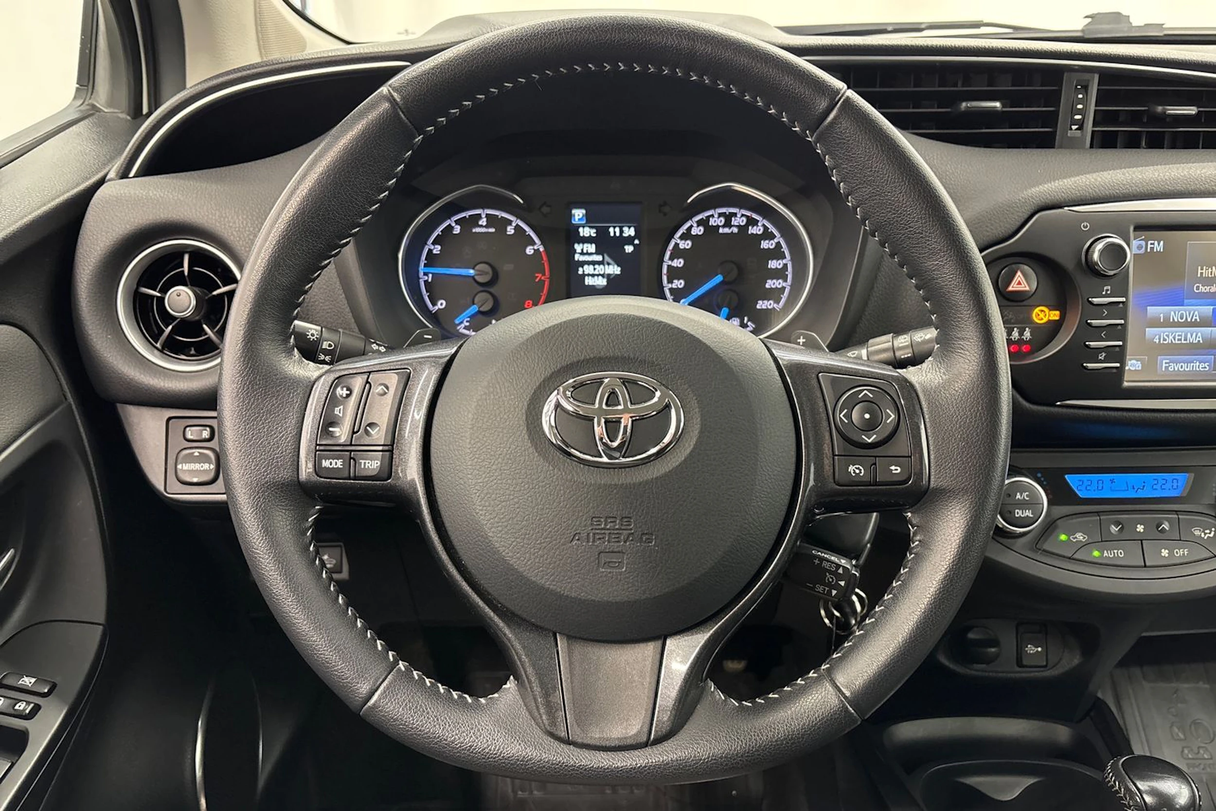 valkoinen Toyota Yaris 2019 kuva 16.